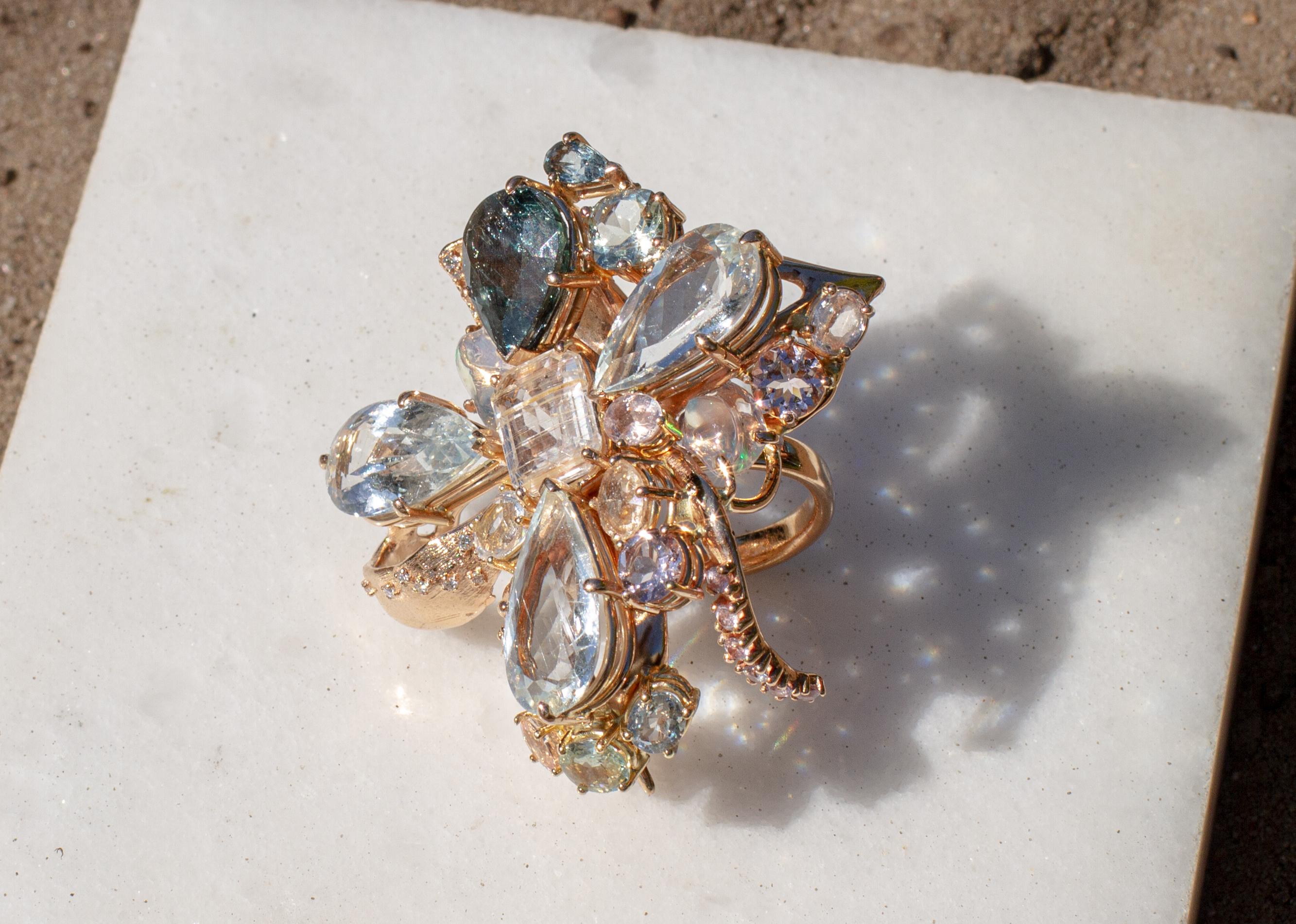 Bague de fiançailles contemporaine artisanale en or rose dix-huit carats avec diamants  en vente 9
