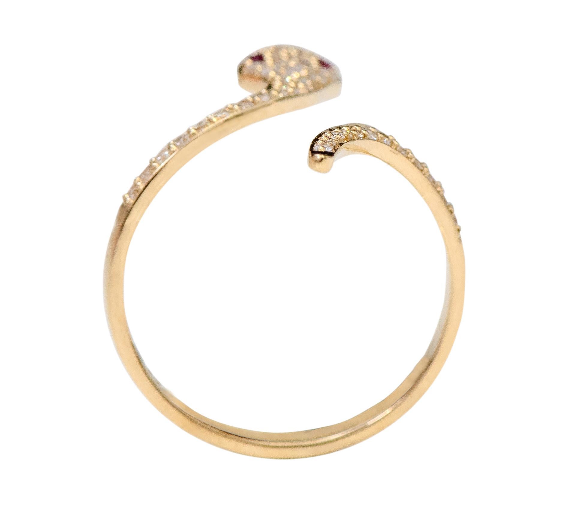 18 Karat Yellow Gold Snake Serpent Diamond and Ruby Ring In New Condition For Sale In Jaipur, IN