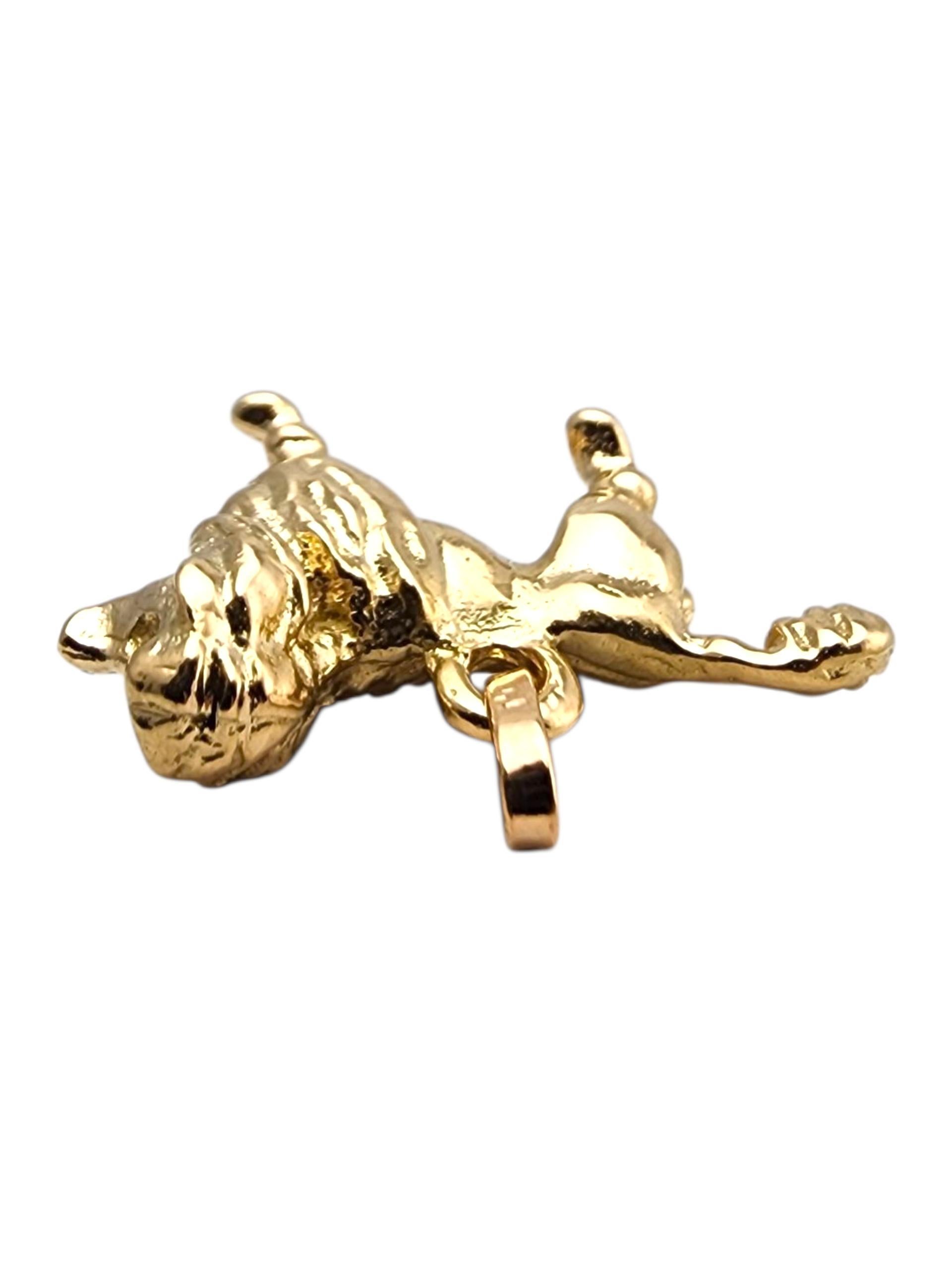 Or jaune 18 carats breloque chien de neige #23582 en vente 1