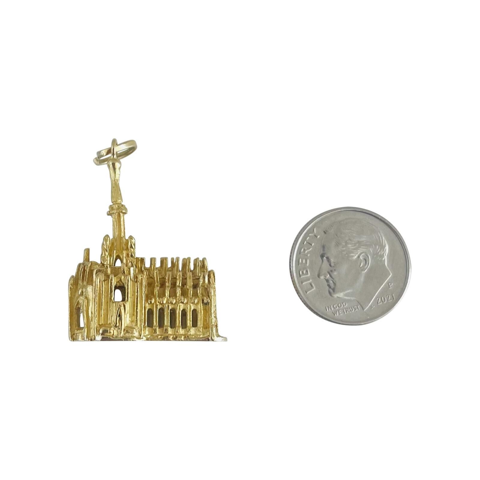 Women's or Men's 18 Karat Yellow Gold Solid Barcelona Cathedral Charm Pendant, Italy For Sale