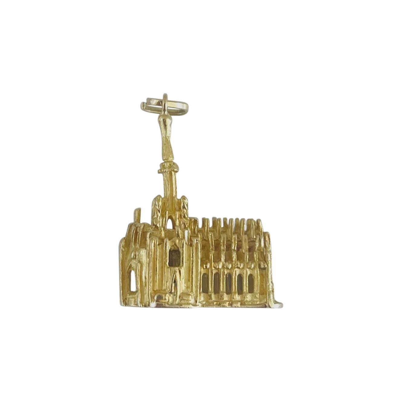 18 Karat Yellow Gold Solid Barcelona Cathedral Charm Pendant, Italy For Sale 1