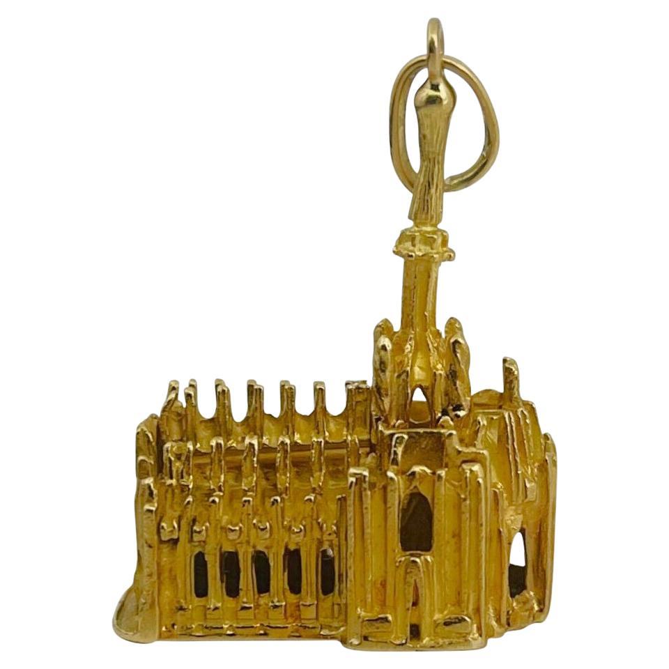 18 Karat Yellow Gold Solid Barcelona Cathedral Charm Pendant, Italy For Sale