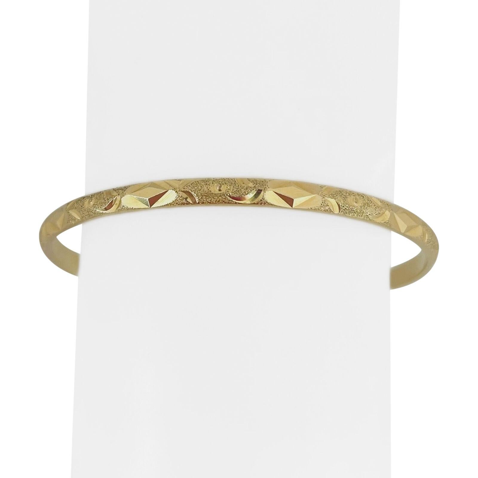 Women's or Men's 18 Karat Yellow Gold Solid Heavy Diamond Cut Bangle Bracelet