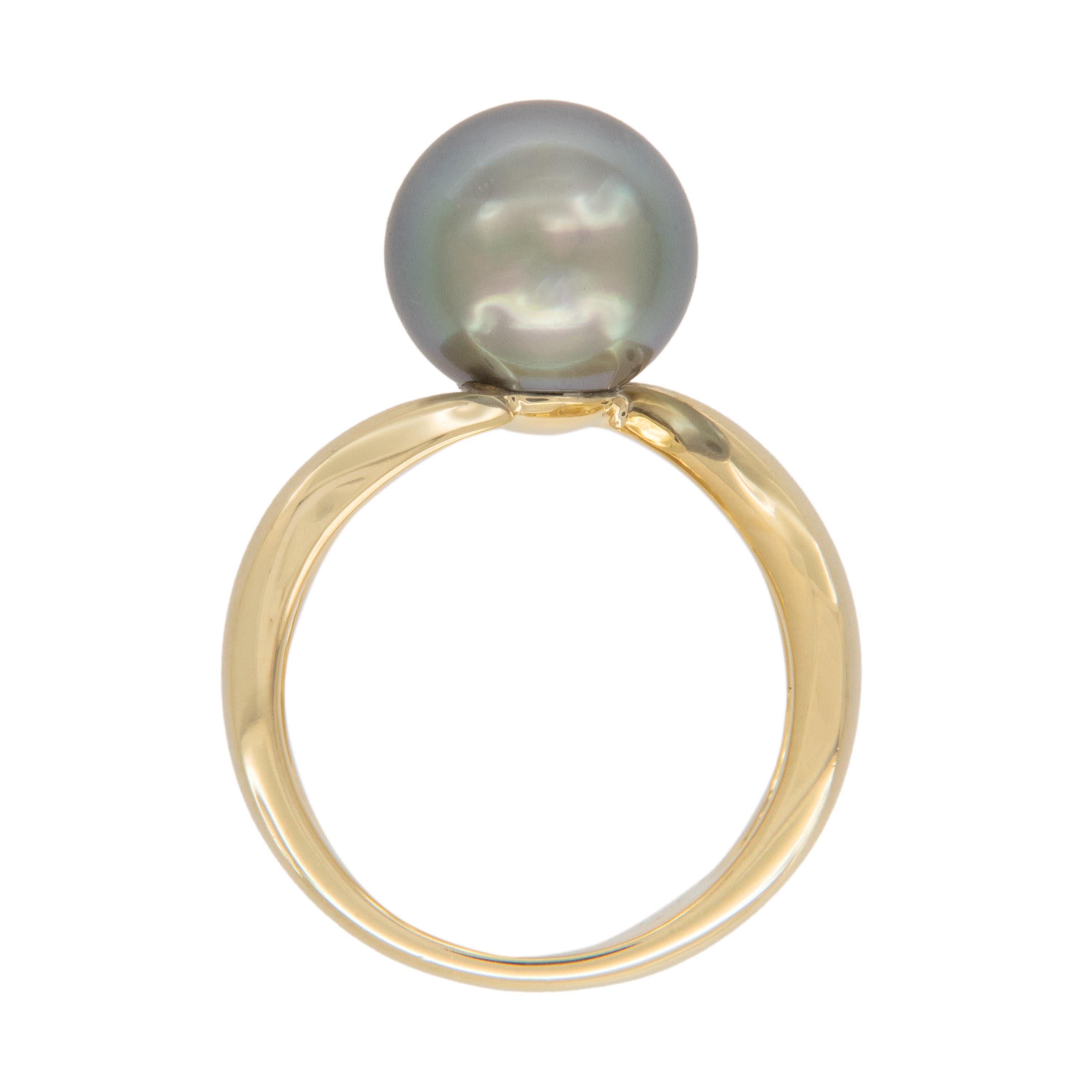 Taglio rotondo Anello con solitario in oro giallo 18 carati e perla di Tahiti da 10,7 mm in vendita