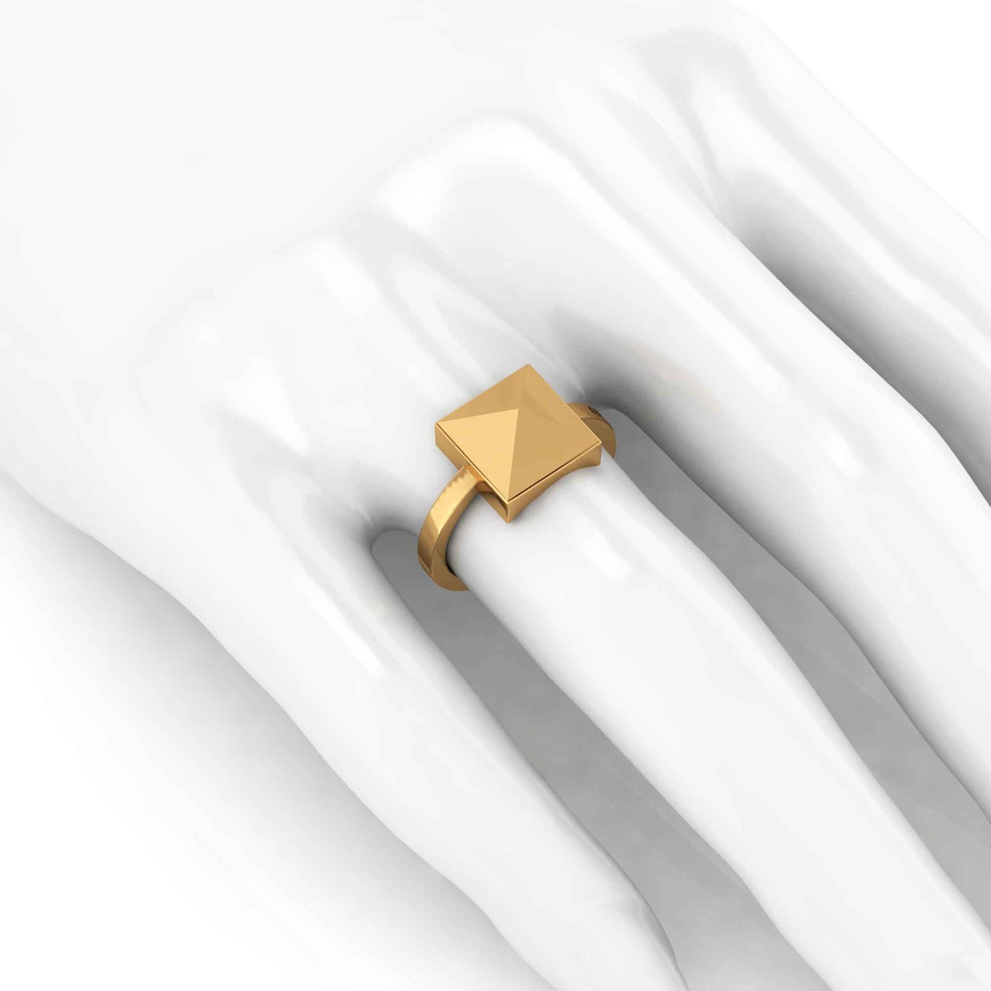18 Karat Yellow Gold Solitaire Pyramid Ring Ferrucci For Sale 1