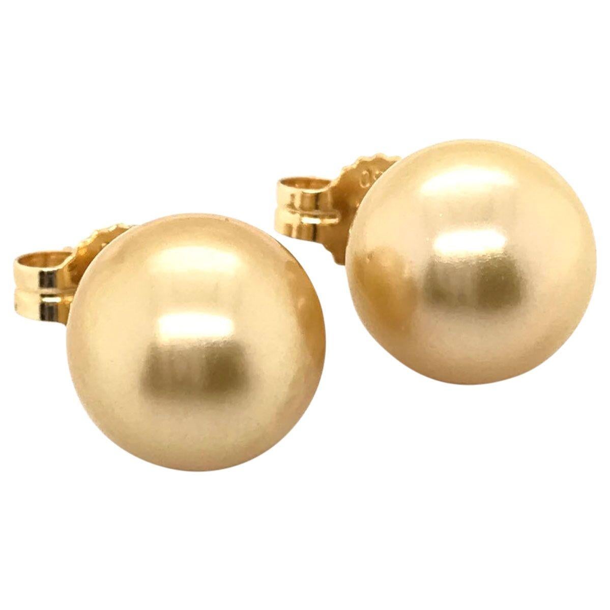 The allure of gold, well now you can have it in South Sea cultured pearls. These beautiful studs are a must for all jewellery wardrobes, for the times when you want to wear something luxurious but not look overdone. These gorgeous stud earrings are