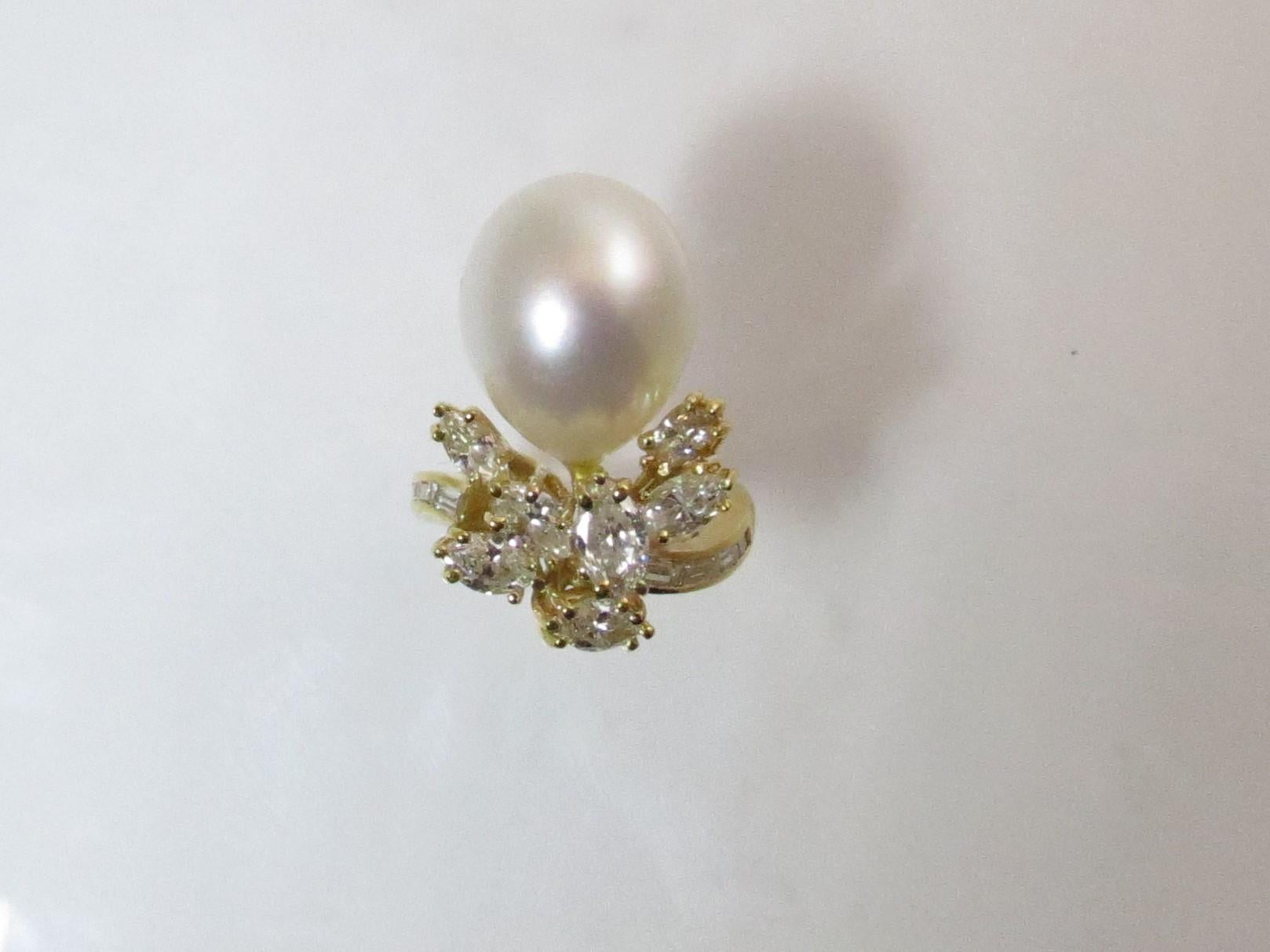 18 Karat Yellow Gold South Sea Pearl and Diamond Ring In New Condition For Sale In Chicago, IL