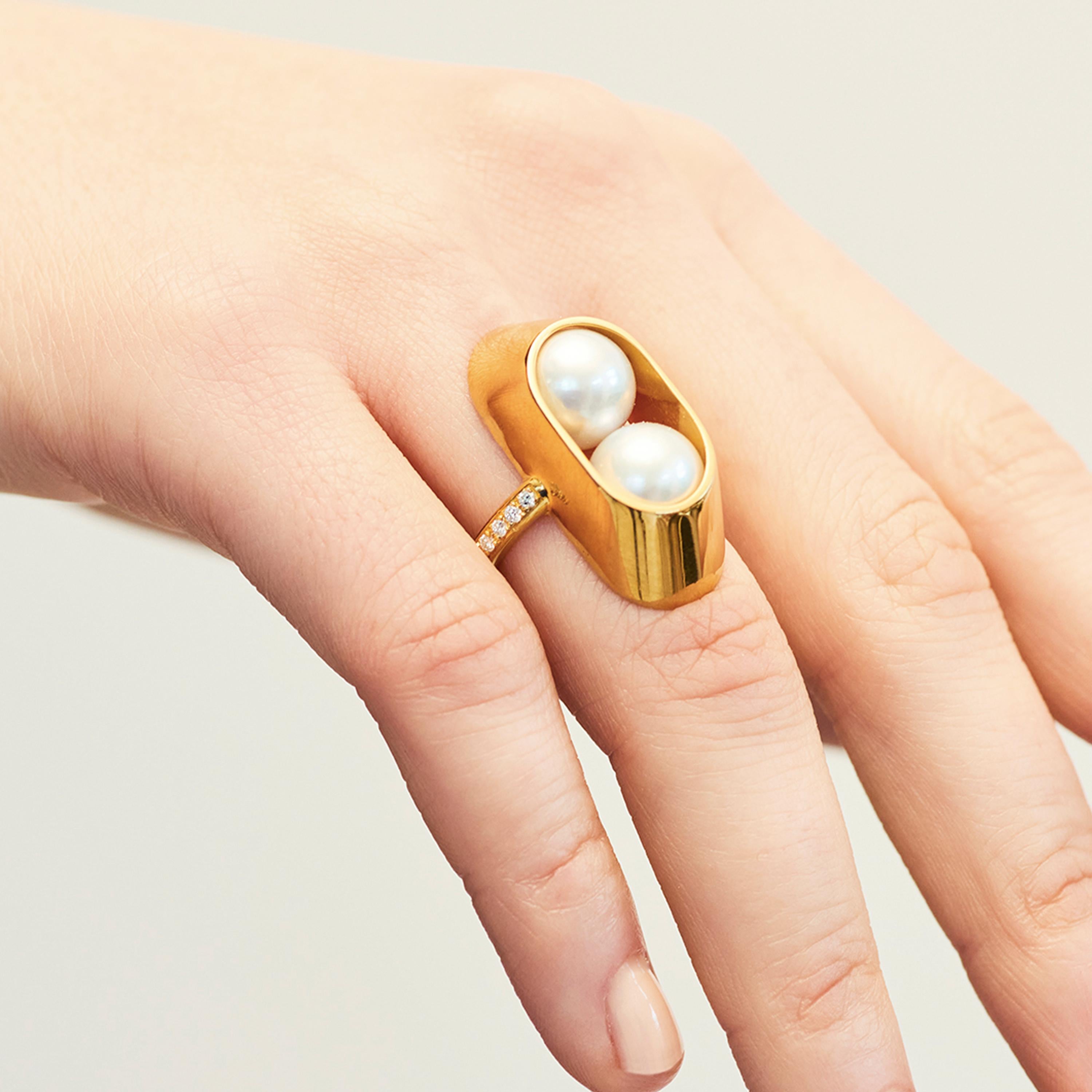 Nestled within angled 18 karat gold walls, two 10mm South Sea pearls sit boldly atop Yael Sonia's statement ring. Pave diamonds add sophistication to this piece from the Ellipse Collection.

Yael Sonia’s custom cut stones come to life in her modern