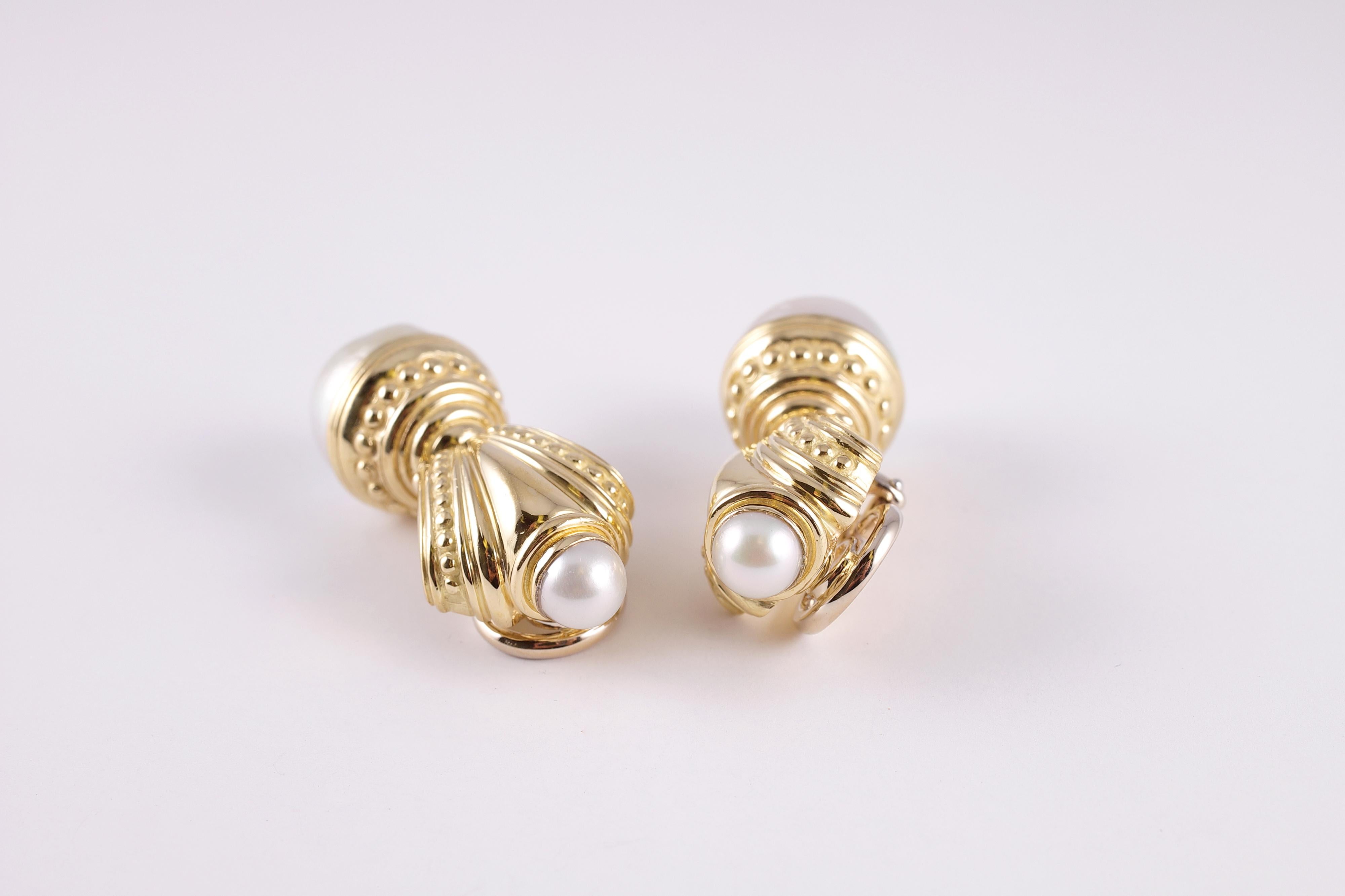 18 Karat Yellow Gold South Sea Pearl Earrings In Good Condition In Dallas, TX