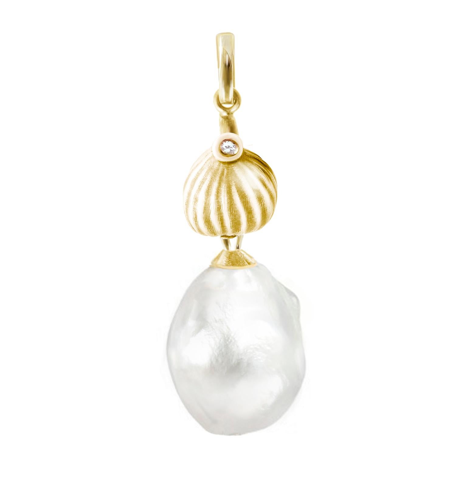 Yellow Gold Fig Garden Pearls Contemporary Earrings with Diamonds For Sale 4