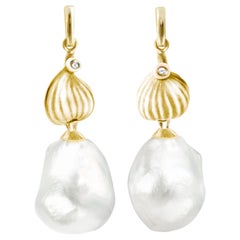 Boucles d'oreilles contemporaines en or jaune avec diamants et perles du jardin des figuiers