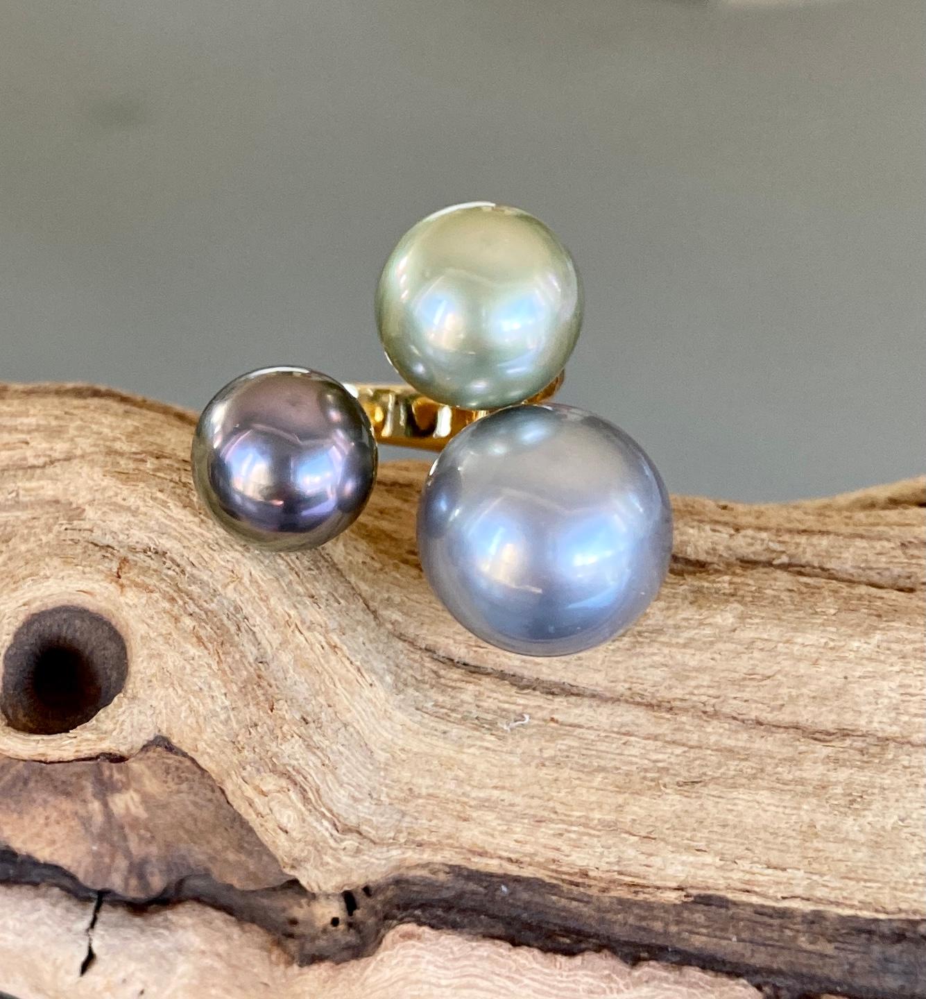 Contemporary 18 Karat Yellow Gold South Sea Tahitian Multi-Color Pearl Cluster Cocktail Ring
