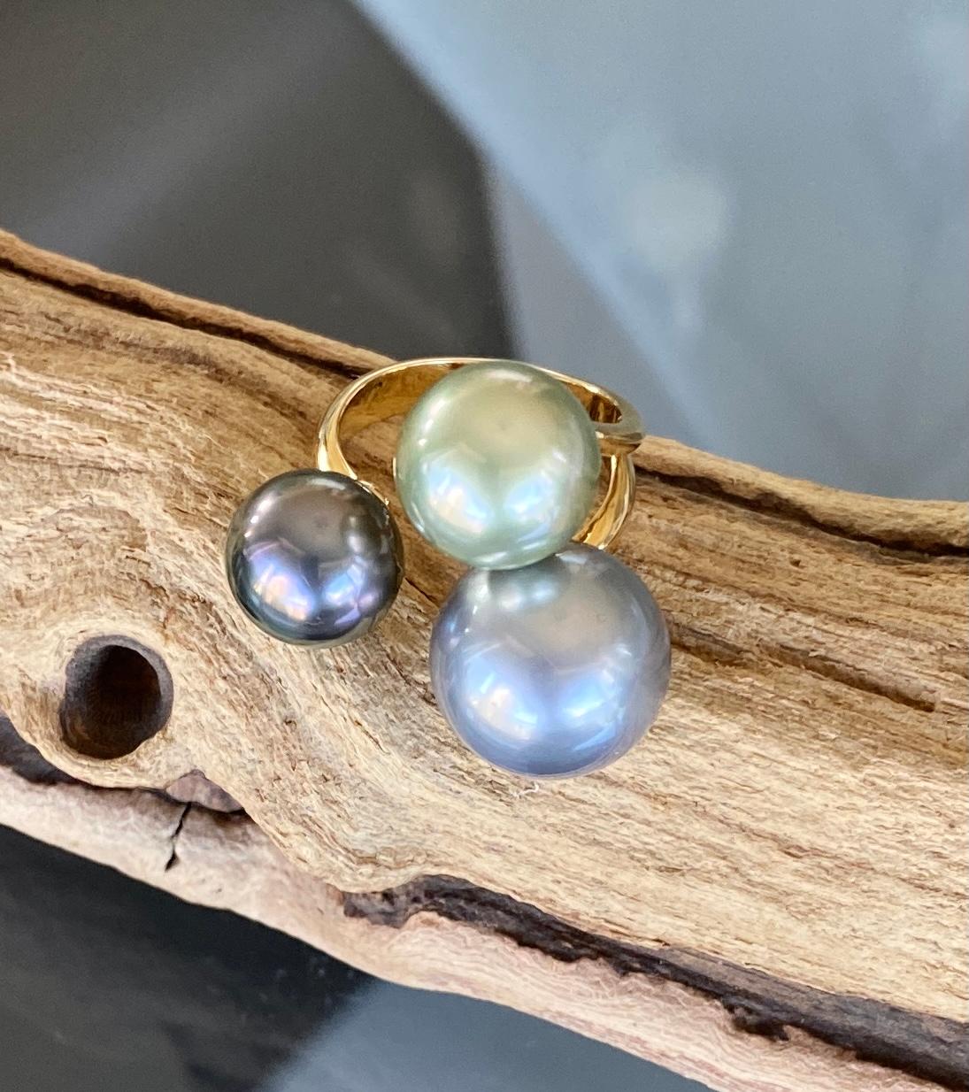 18 Karat Yellow Gold South Sea Tahitian Multi-Color Pearl Cluster Cocktail Ring In New Condition In New York, NY