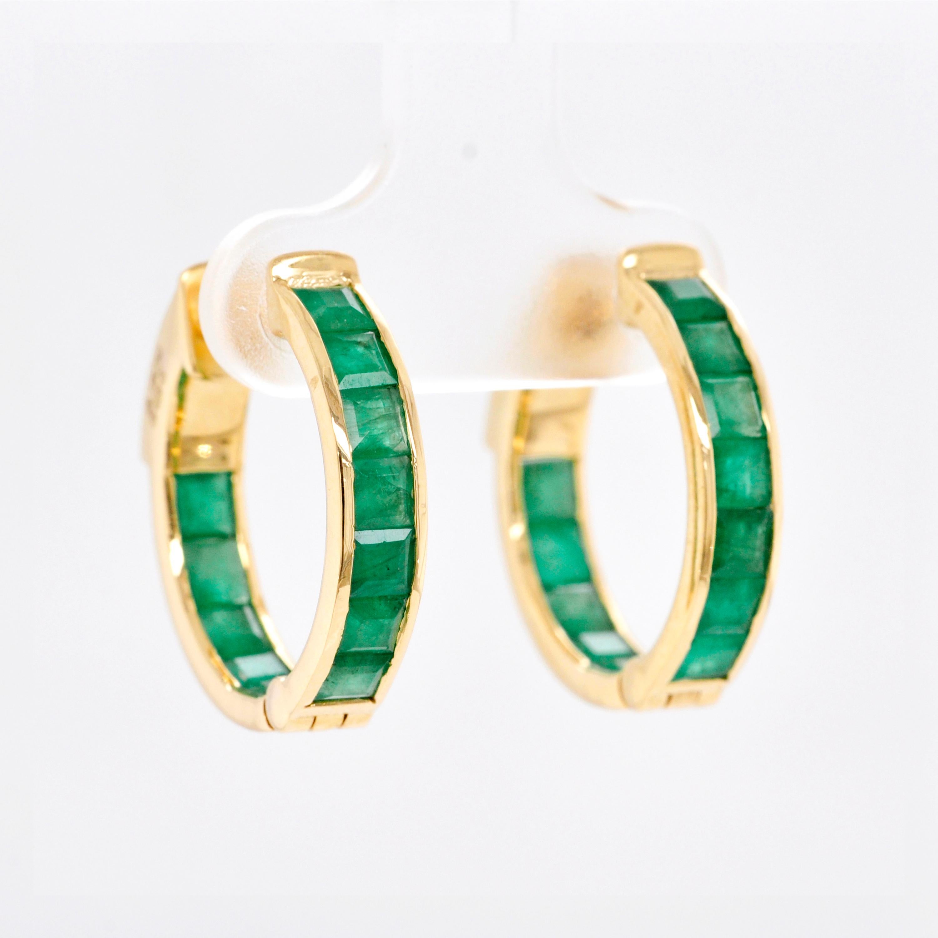 18 Karat Yellow Gold Square 3.22 Carat Natural Brazilian Emerald Hoops Earrings For Sale 4