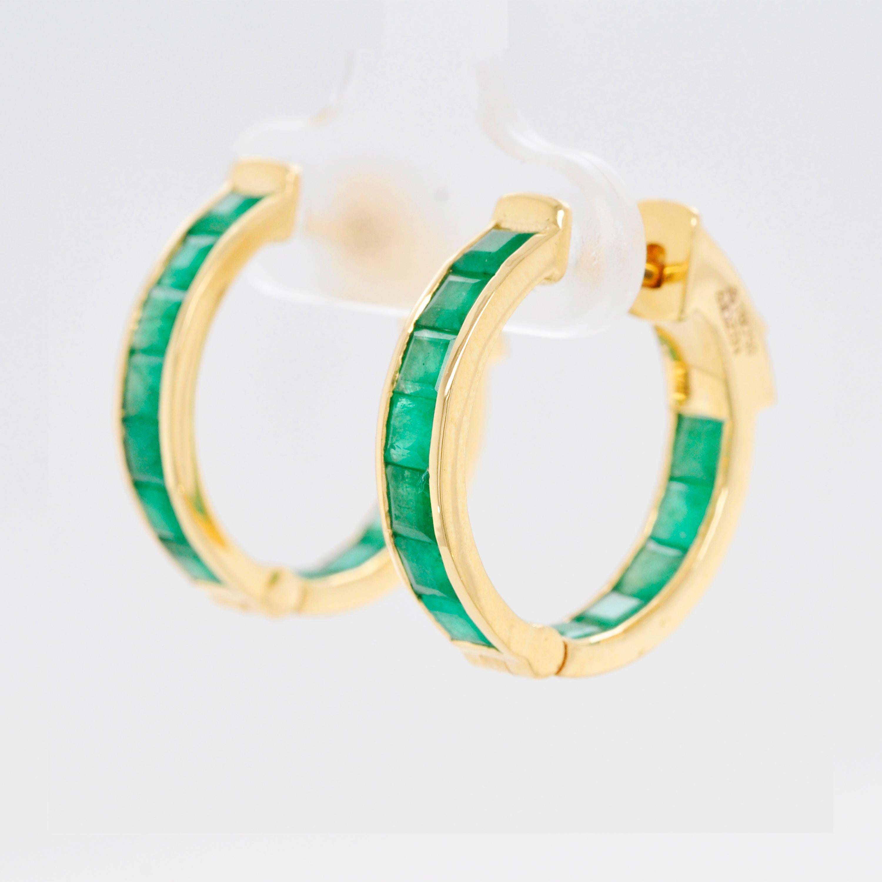 18 Karat Yellow Gold Square 3.22 Carat Natural Brazilian Emerald Hoops Earrings For Sale 7
