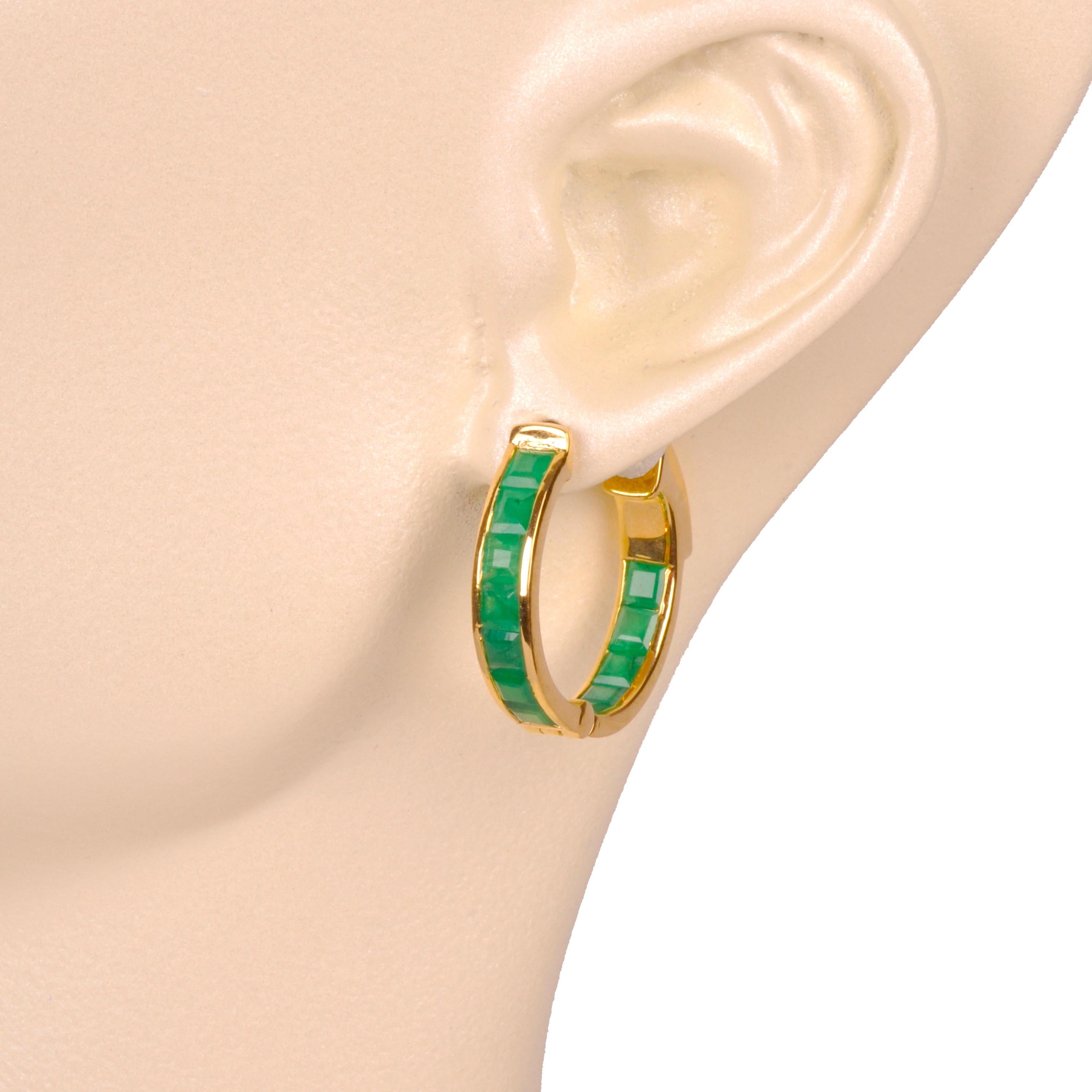 Contemporary 18 Karat Yellow Gold Square 3.22 Carat Natural Brazilian Emerald Hoops Earrings For Sale