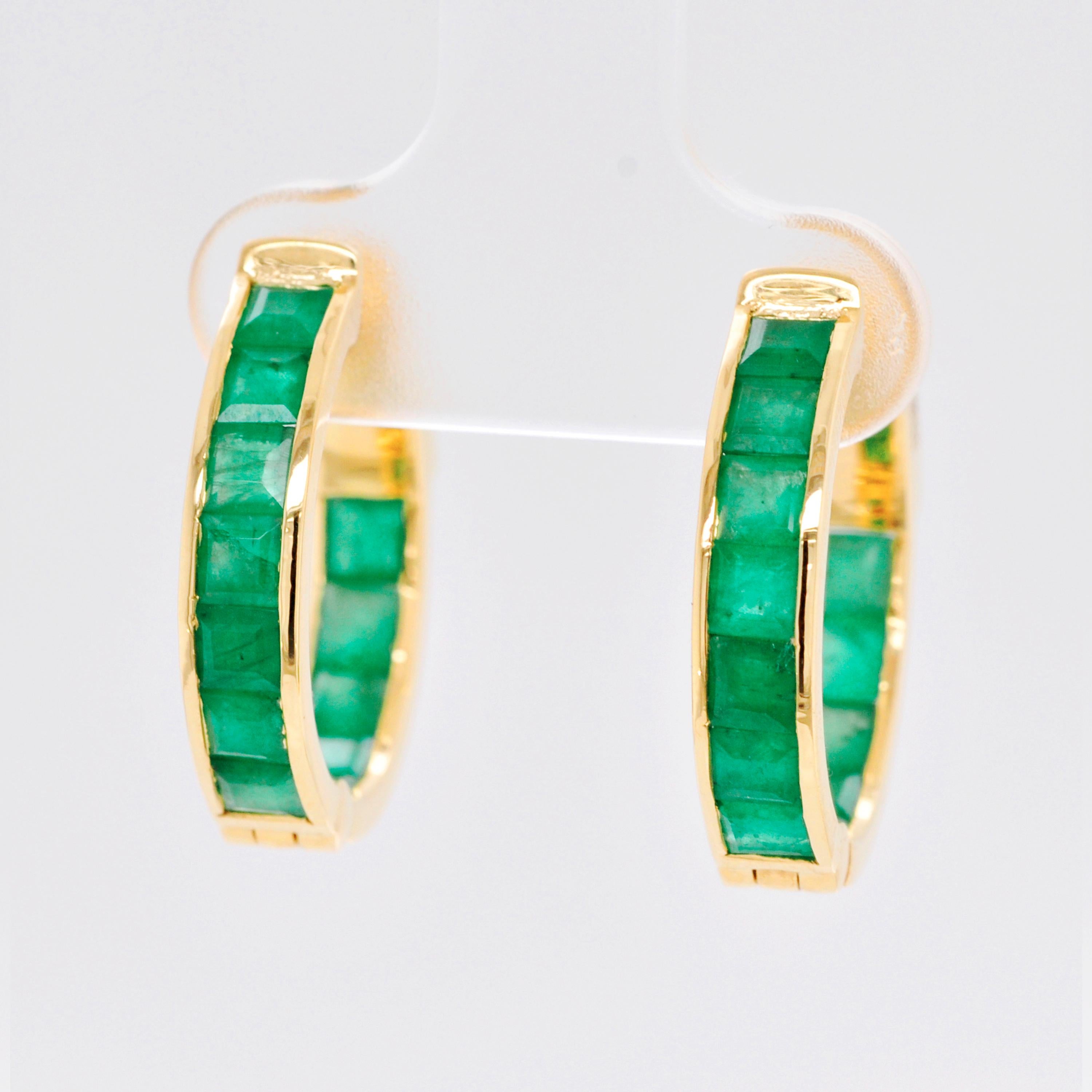 18 Karat Yellow Gold Square 3.22 Carat Natural Brazilian Emerald Hoops Earrings For Sale 1