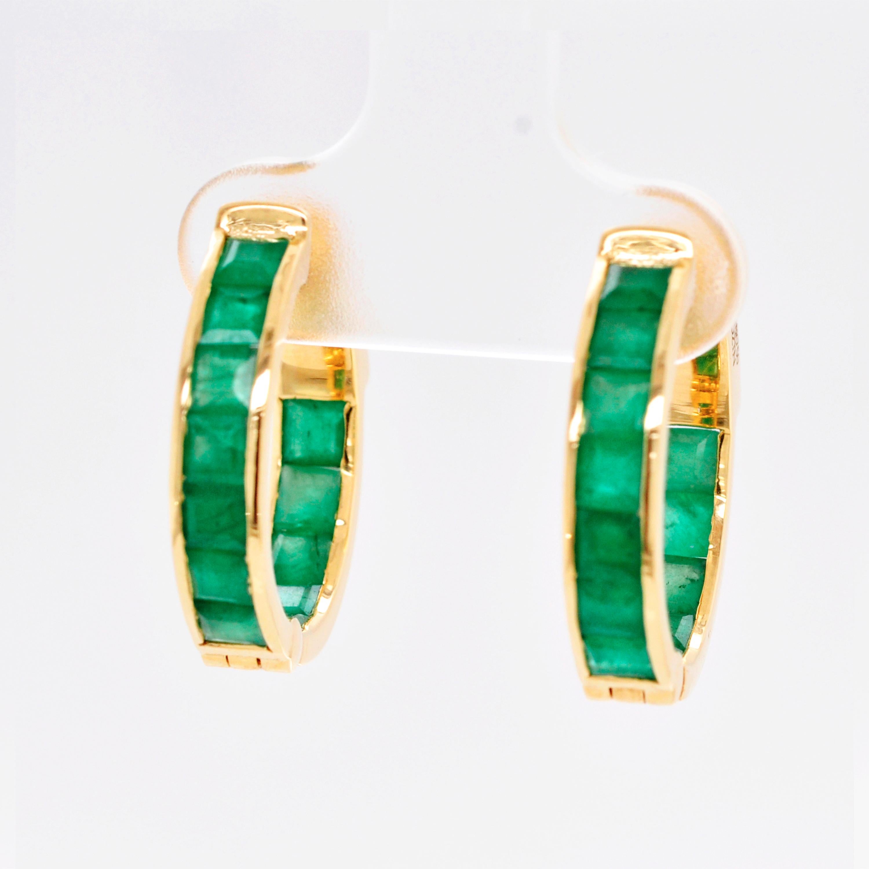 18 Karat Yellow Gold Square 3.22 Carat Natural Brazilian Emerald Hoops Earrings For Sale 2