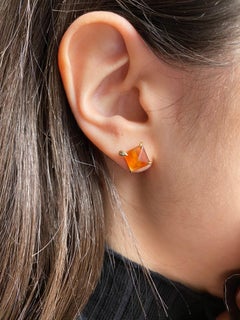 18k Yellow Gold Sugarloaf Cut Carnelian White Diamonds Stud Design Earrings
