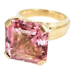 18 Karat Yellow Gold Square Pink Tourmaline Cocktail Dress Ring