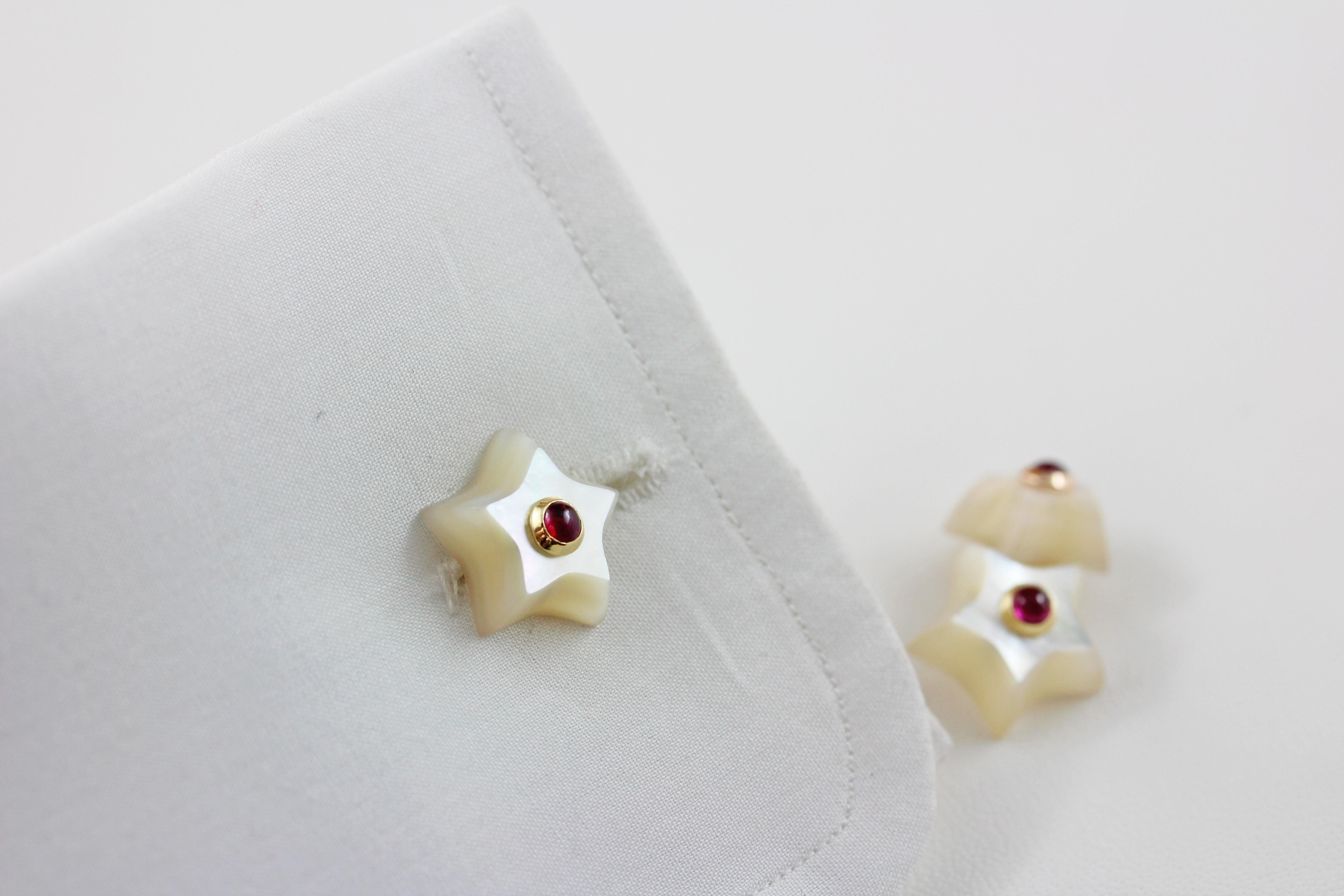 Women's or Men's 18 Karat Yellow Gold Star Mother of Pearl Ruby Cabochon Cufflinks For Sale