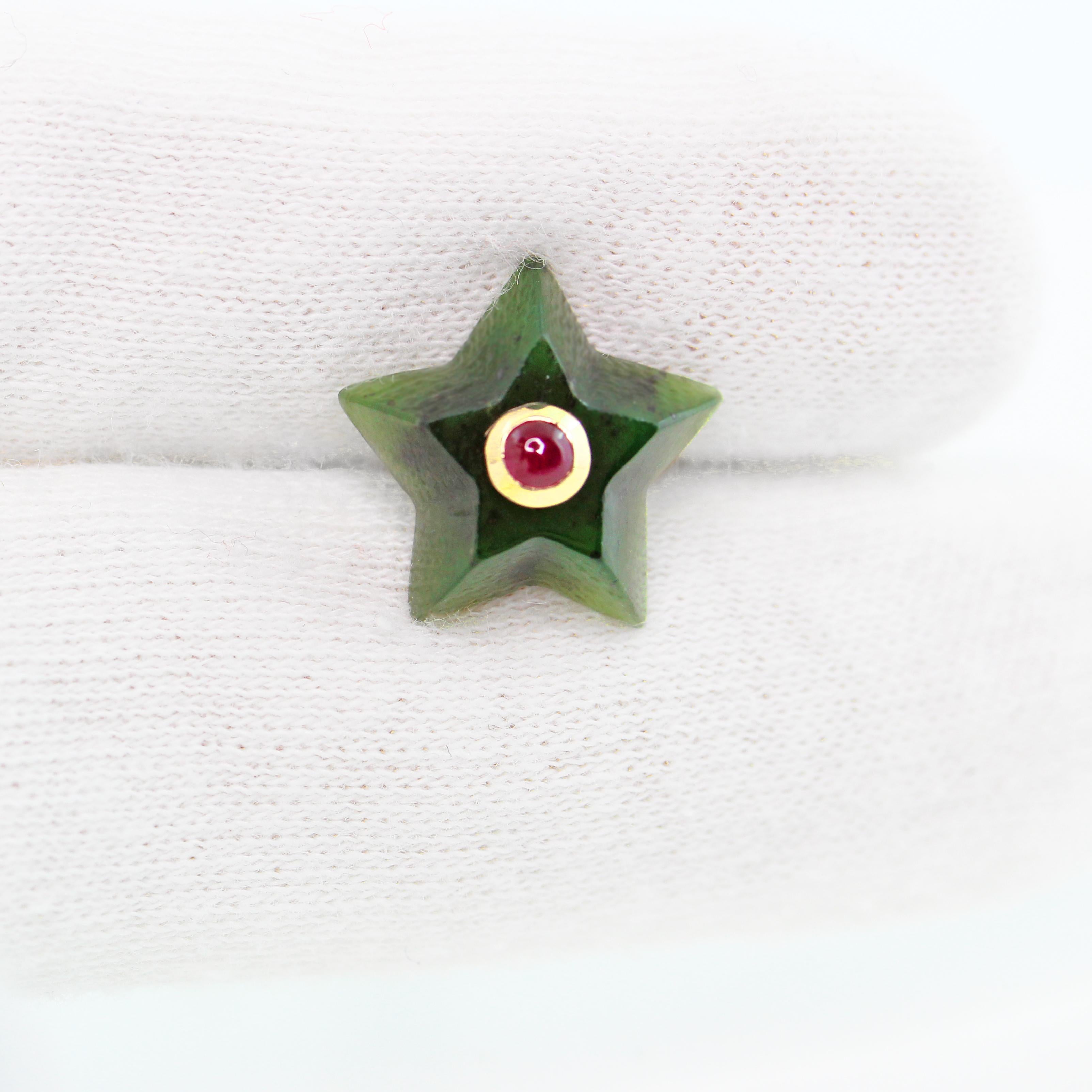 Cabochon 18 Karat Yellow Gold Stars Jade and Rubies Stud Earrings For Sale