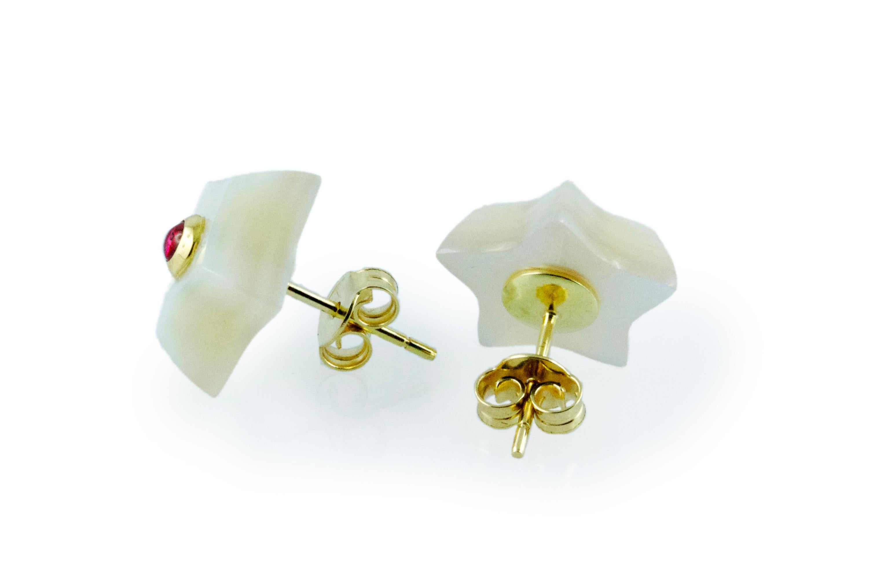 18 Karat Yellow Gold Stars Mother of Pearl and Rubies Stud Earrings In New Condition In Milano, IT