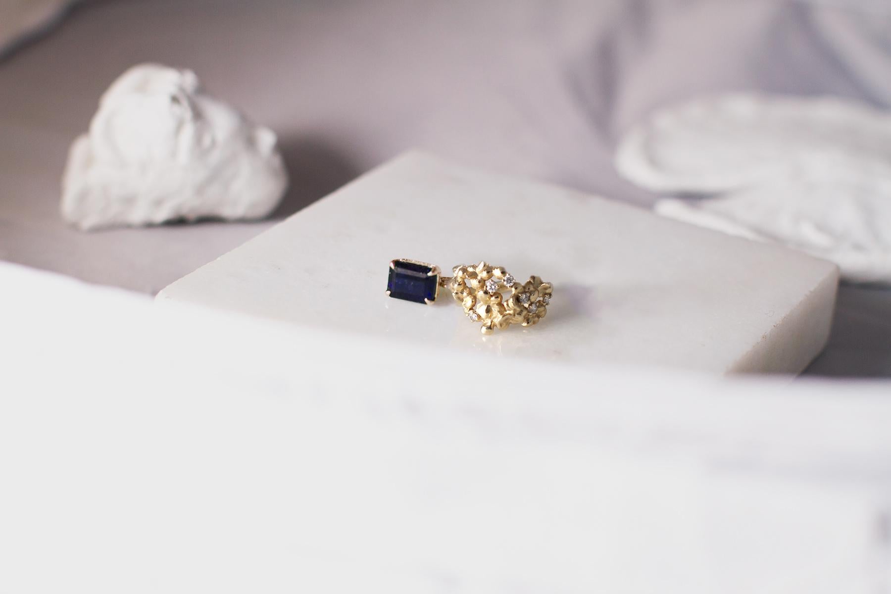 Contemporary Eighteen Karat Yellow Gold Stud Earrings with Diamonds and Sapphires For Sale