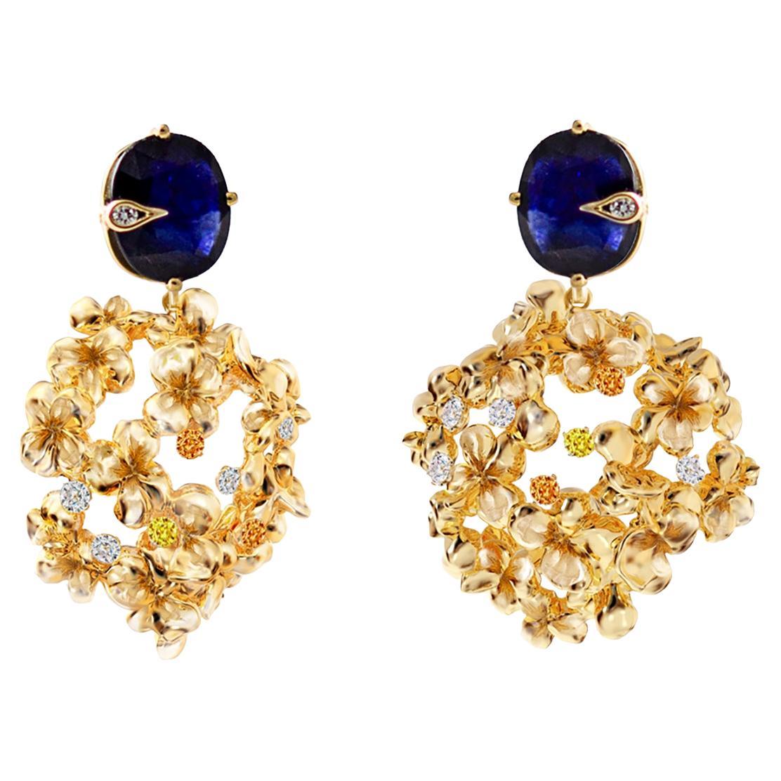 Zeitgenössische dimensionale Ohrringe aus Gelbgold mit Saphiren und Diamanten im Angebot