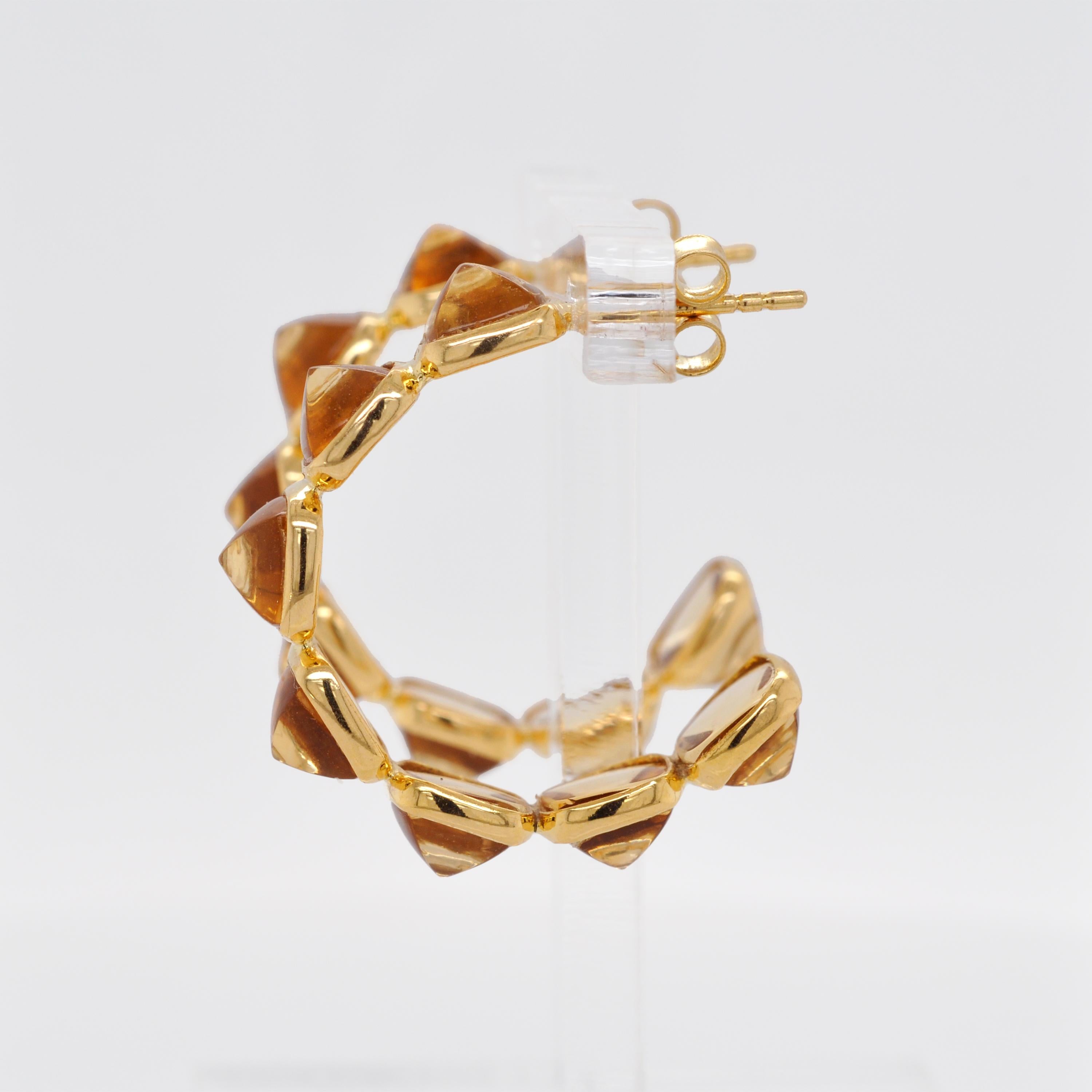 Créoles en or jaune 18 carats avec citrine taille pain de sucre sertie sur le chaton en vente 2