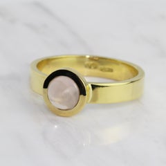 18 Karat Yellow Gold Sugar Loaf Rose Quartz Ring