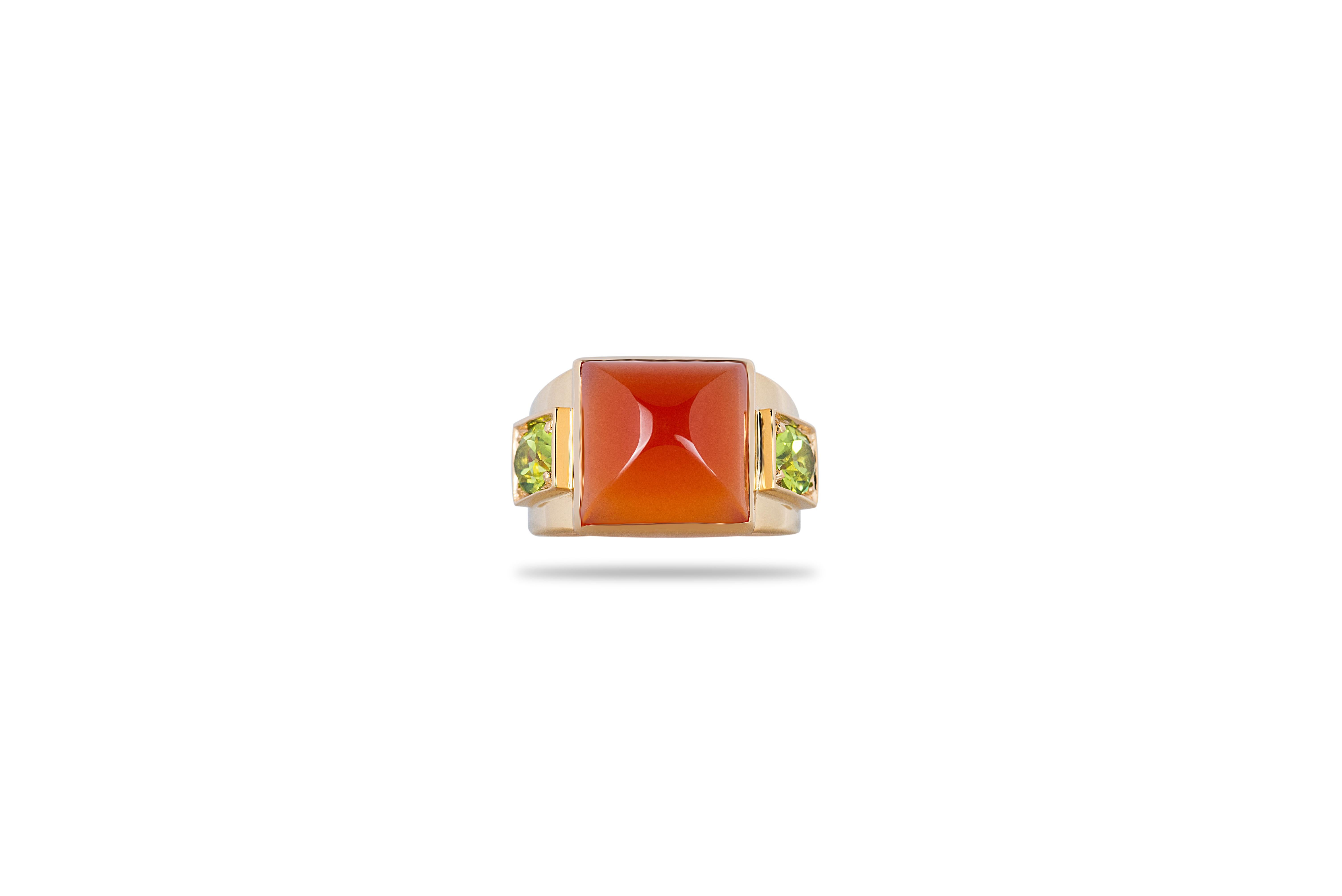 18 Karat Yellow Gold Sugarloaf Cabochon Carnelian Peridots Cocktail Ring For Sale 10