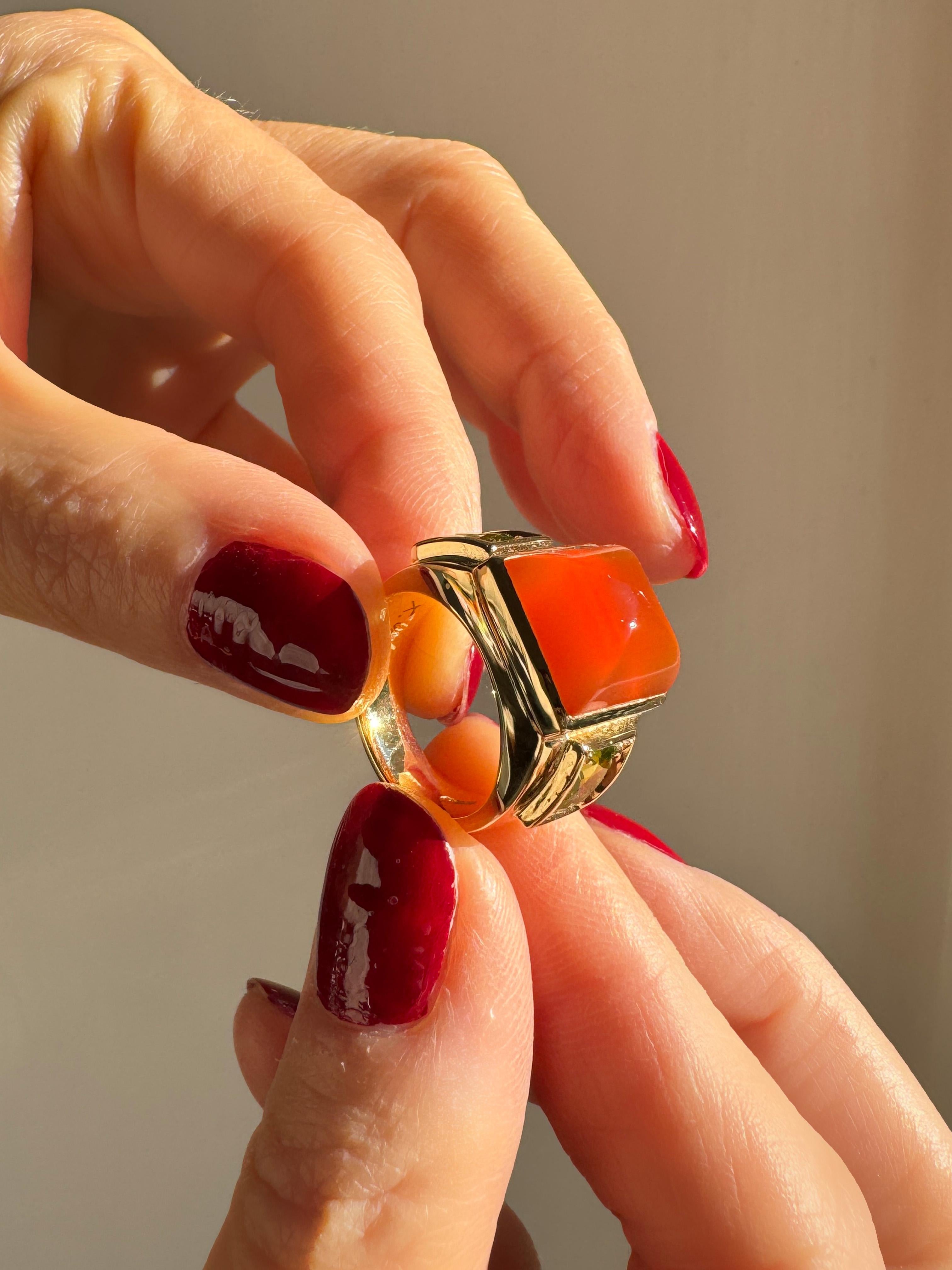 Rossella Ugolini Castle Collection 18 Karat Yellow Gold Orange Carnelian oval Peridot Unique Design Ring, size 6 Usa  available in any size on order .
Handcrafted in bold 18 karat Yellow Gold, this ring features a captivating honey-colored Carnelian