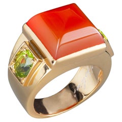 18 Karat Yellow Gold Sugarloaf Cabochon Carnelian Peridots Cocktail Ring