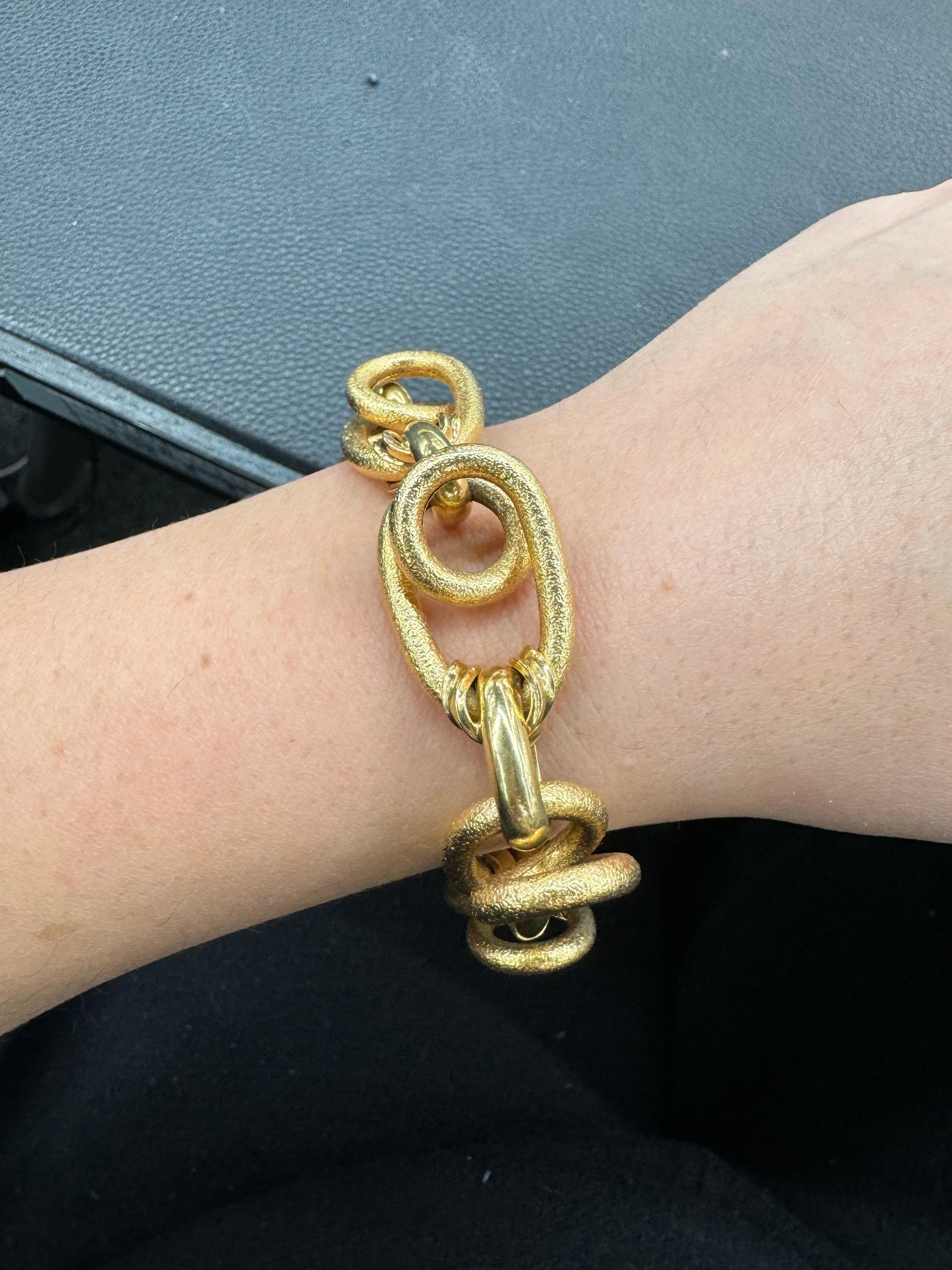 Pulsera de eslabones de oro amarillo de 18 quilates cepillada y pulida a alto brillo 36,2 gramos en Excelente estado para la venta en New York, NY