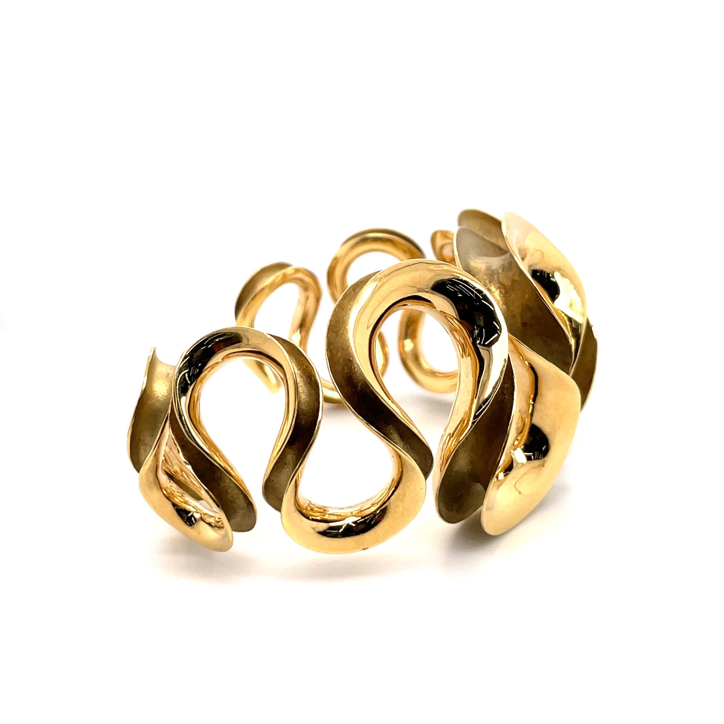 18 Karat Yellow Gold Swirl Cuff Bangle 47.6 Grams In New Condition For Sale In New York, NY