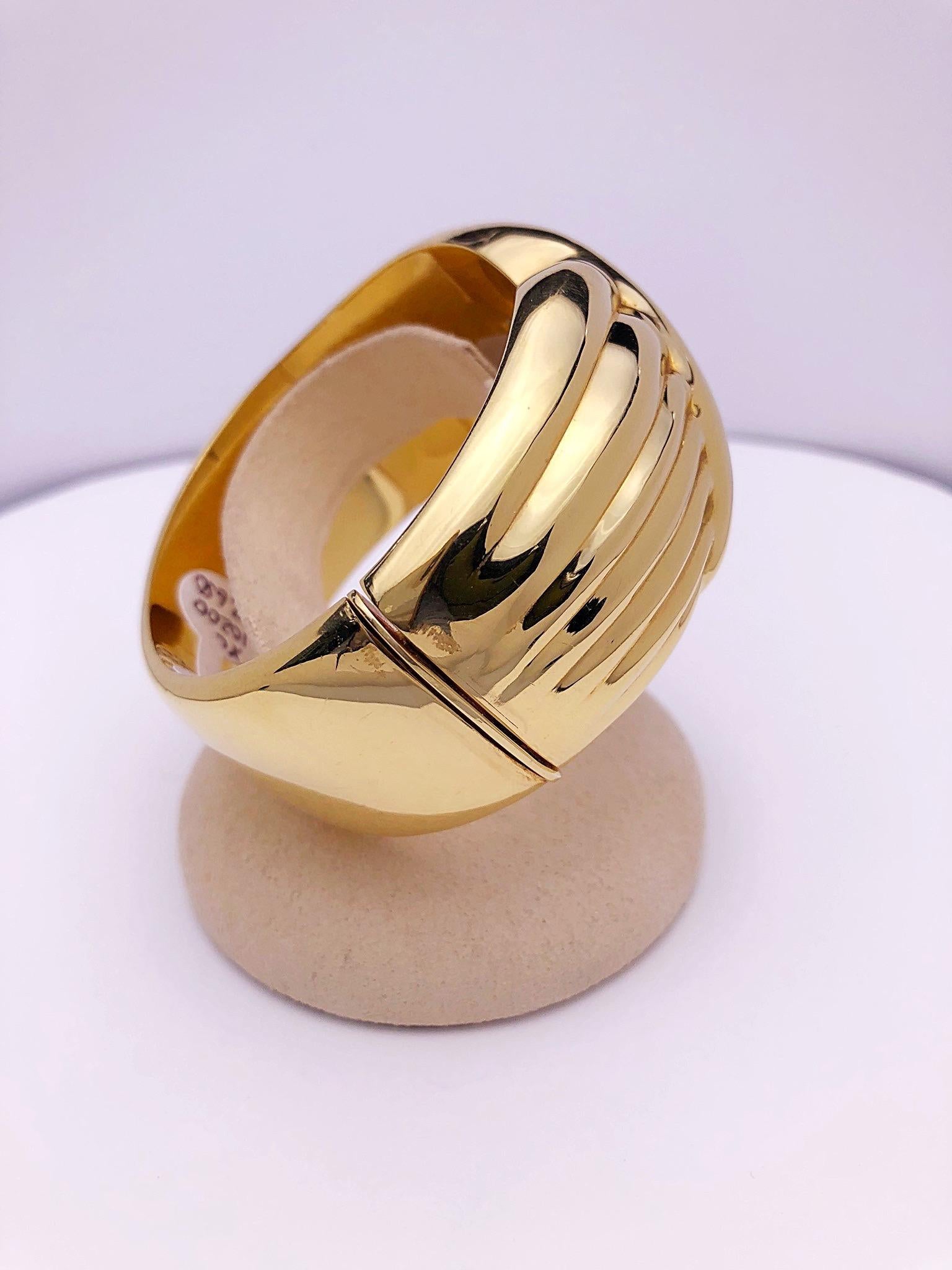 18 Karat Yellow Gold Swirl Cuff Bracelet In New Condition In New York, NY