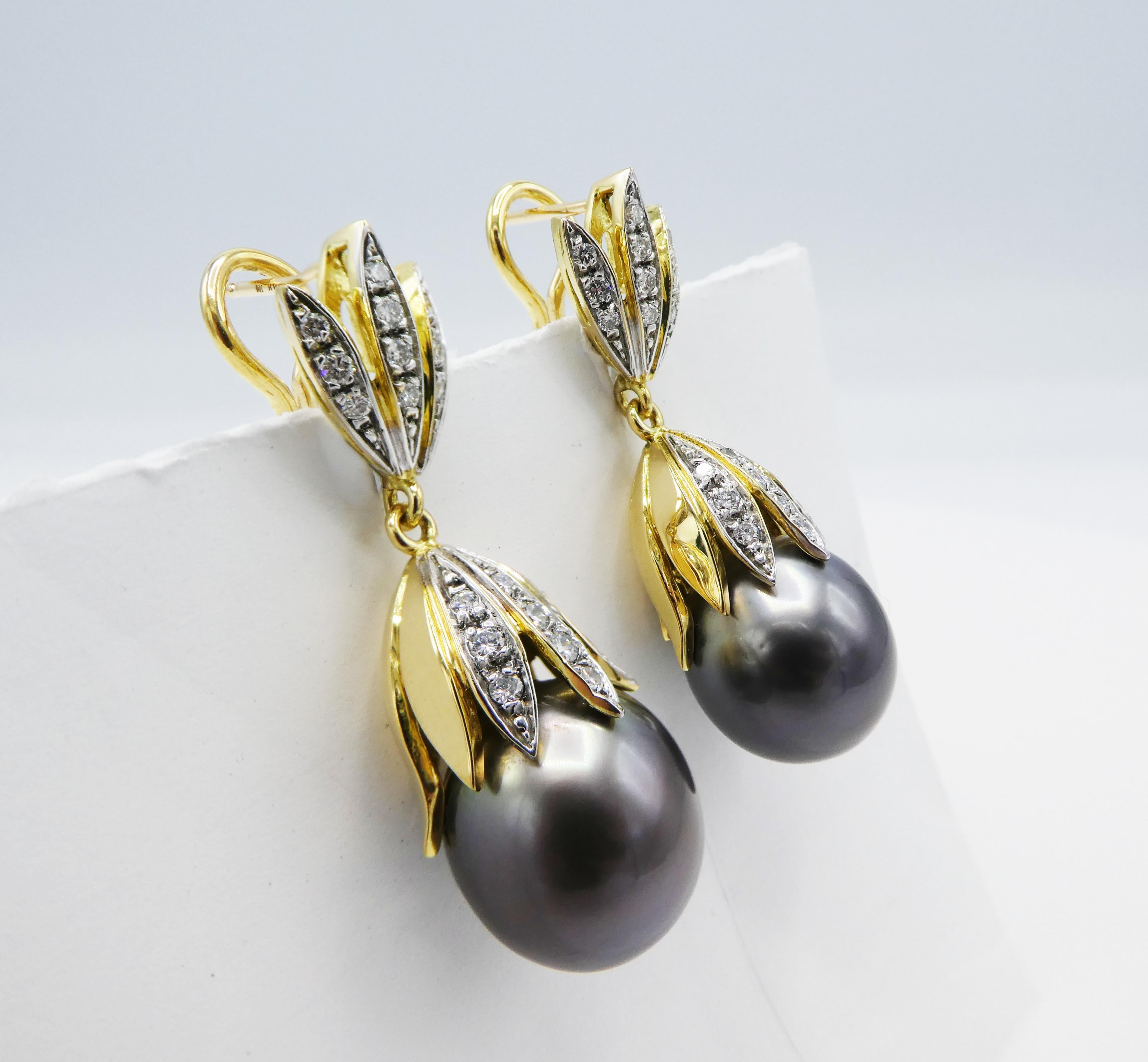 18 Karat Yellow Gold Tahitian Pearl and Diamond Dangle Drop Earrings In Excellent Condition In  Baltimore, MD