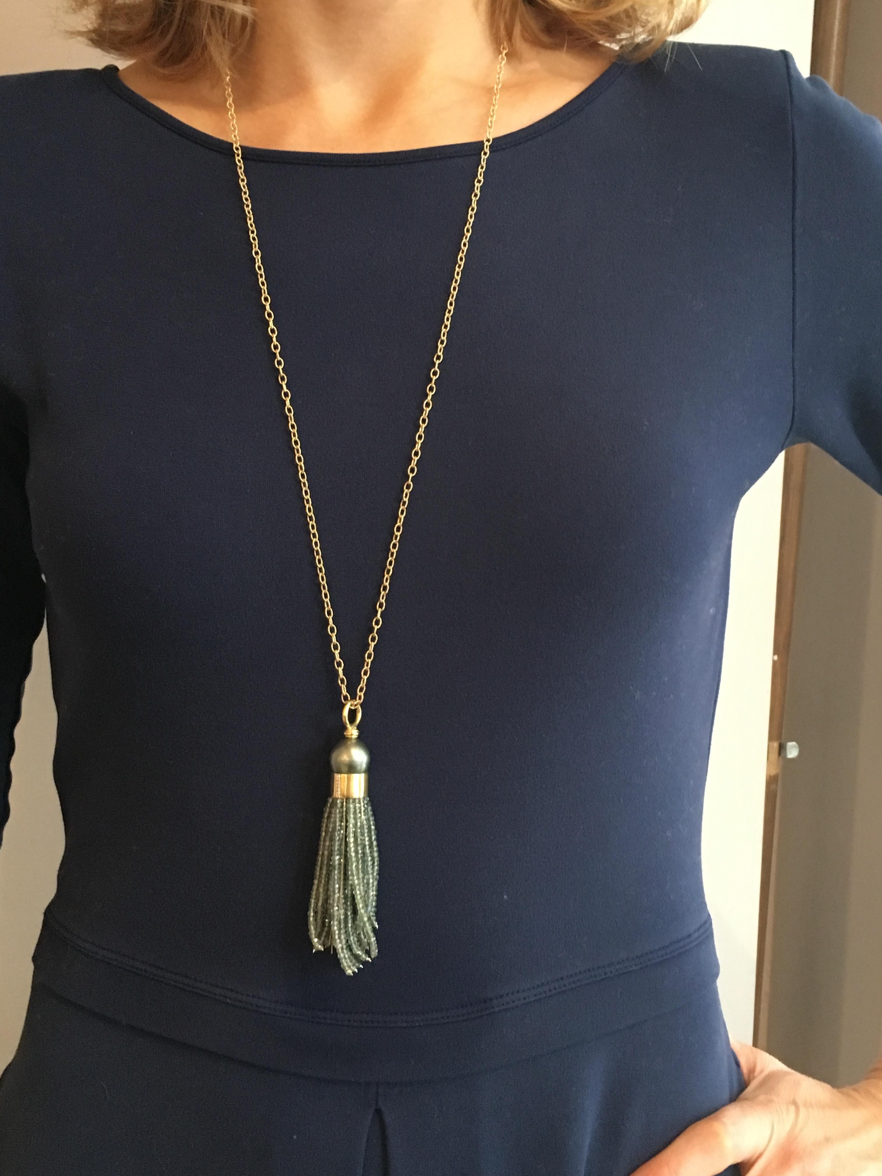 18 Karat Yellow Gold Tahitian Pearl Green Sapphire Tassel Necklace In New Condition For Sale In London, GB