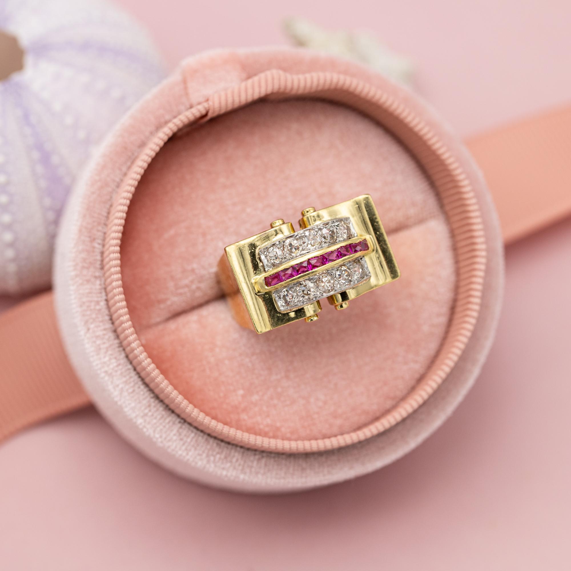 Post-War 18 karat yellow gold tank ring - Ruby & old cut Diamond - Retro Vintage bow ring