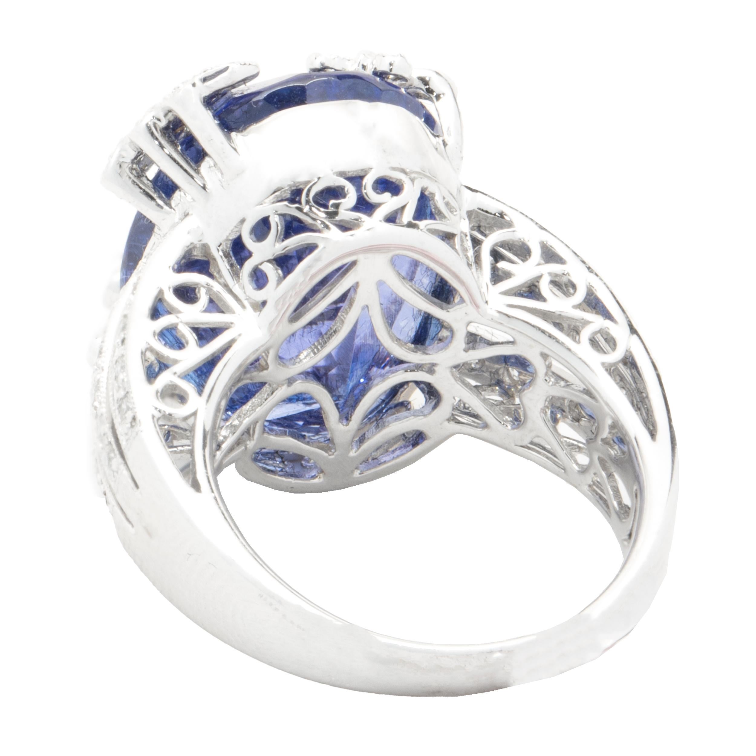 18 Karat White Gold Tanzanite and Diamond Butterfly Ring In Excellent Condition For Sale In Scottsdale, AZ