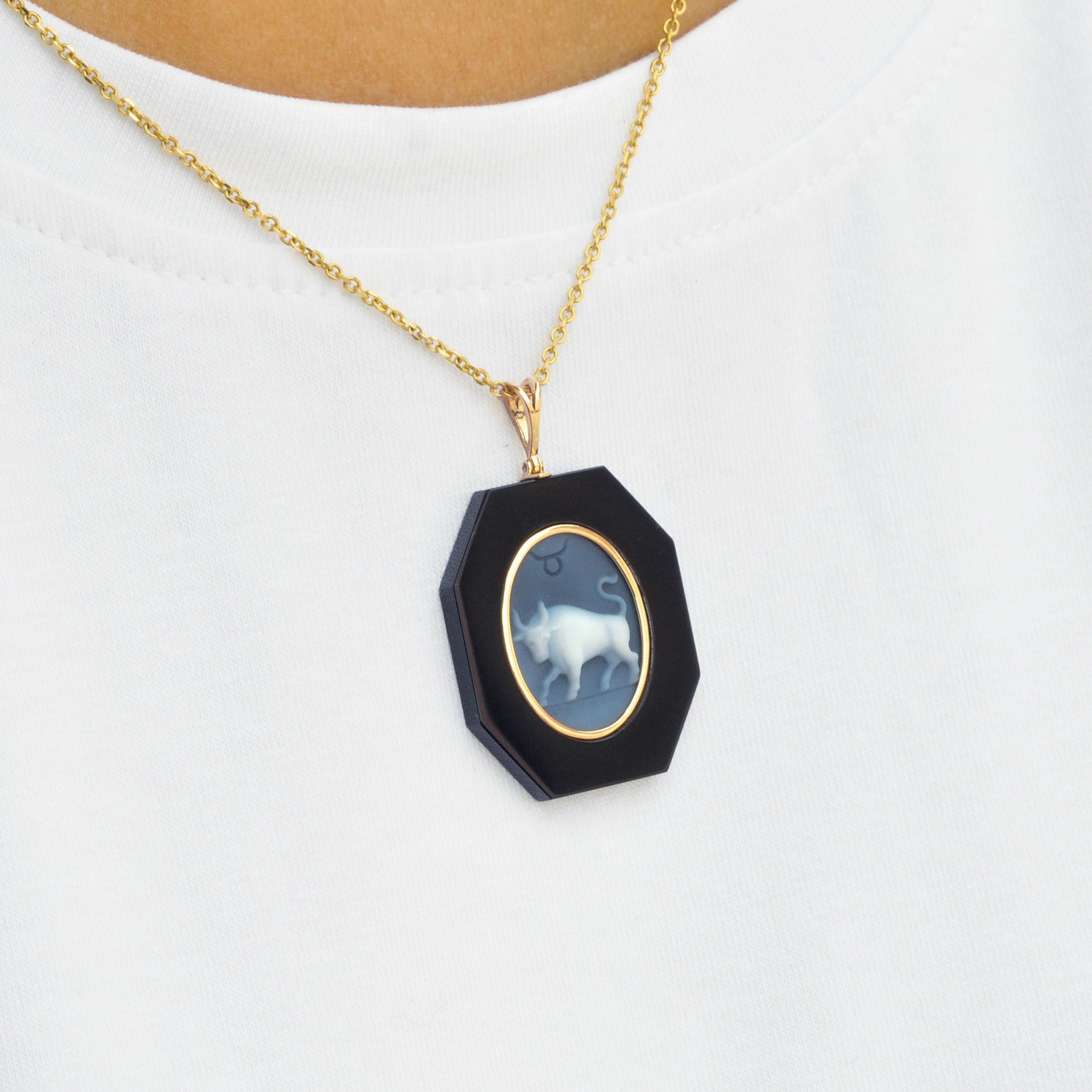18 Karat Yellow Gold Taurus Zodiac Agate Cameo Black Onyx Pendant Necklace In New Condition For Sale In Jaipur, Rajasthan