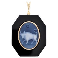 18 Karat Yellow Gold Taurus Zodiac Agate Cameo Black Onyx Pendant Necklace