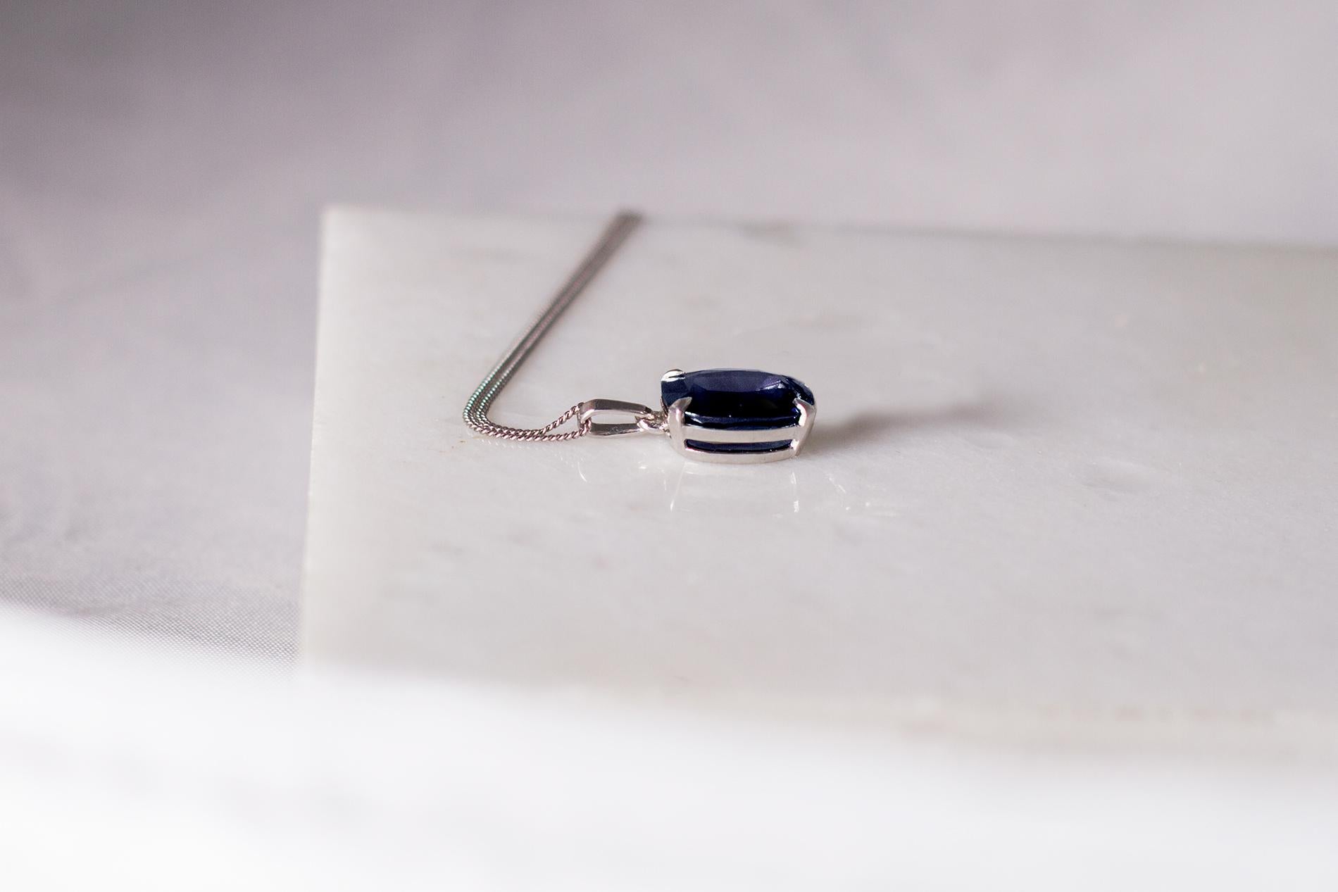 This contemporary pendant necklace features an unheated natural dark blue cushion sapphire weighing 4.61 carats and measuring 11.6x10mm. It belongs to the Tea collection, which was featured in Vogue UA.

The Tea collection began with a small charm