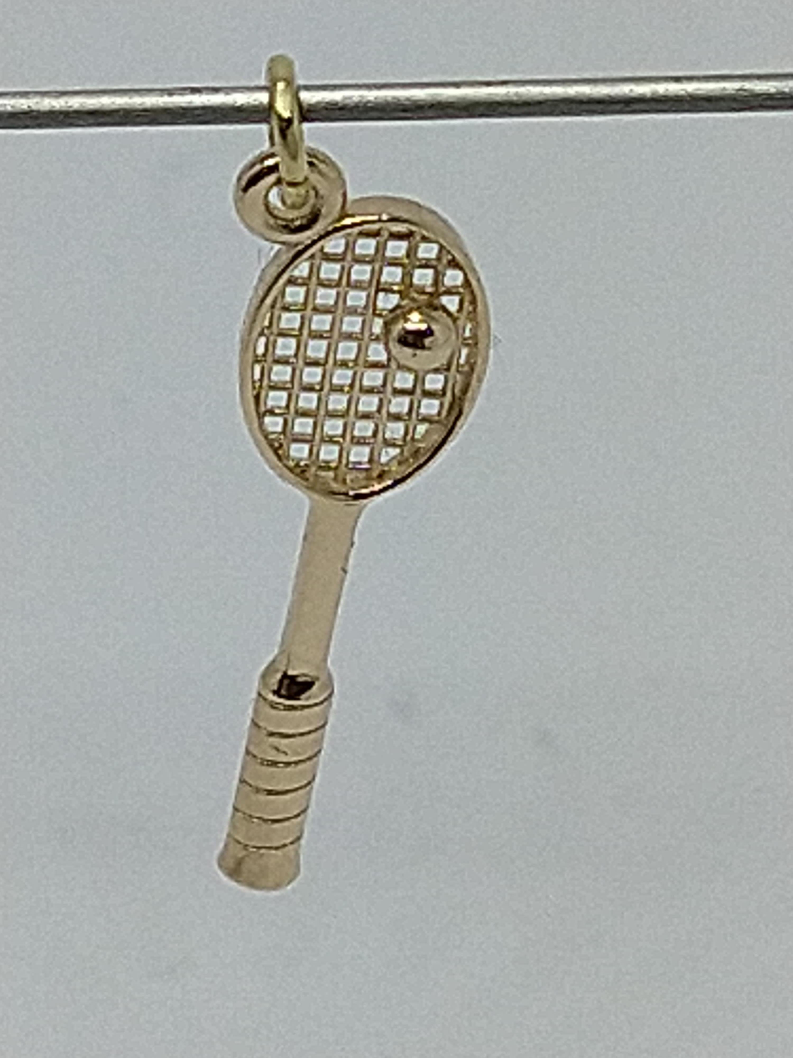 Dije de raqueta de tenis de oro amarillo de 18 quilates en venta 6