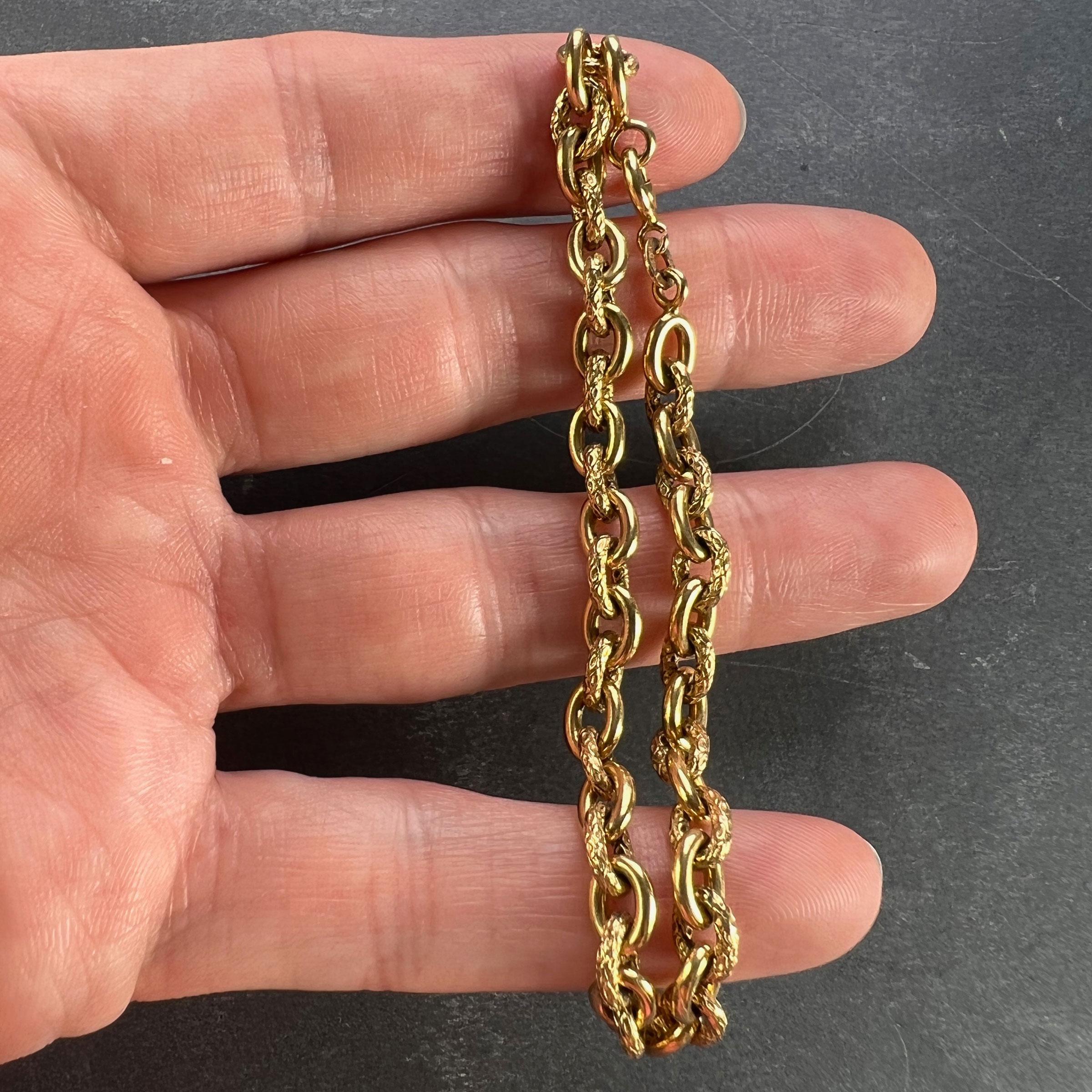 18 Karat Yellow Gold Textured Cable Link Bracelet For Sale 1