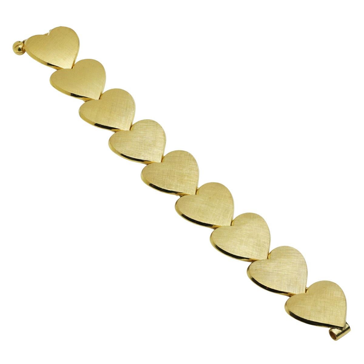 18 Karat Yellow Gold Textured Heart Bracelet In Good Condition For Sale In QLD , AU