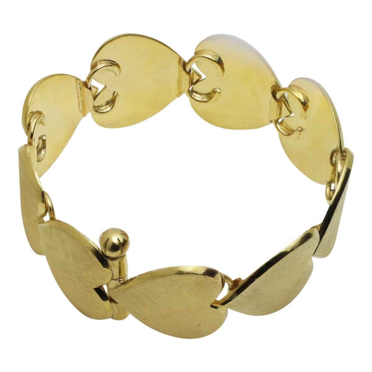 18 Karat Yellow Gold Textured Heart Bracelet For Sale 1