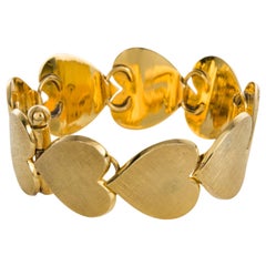 18 Karat Yellow Gold Textured Heart Bracelet