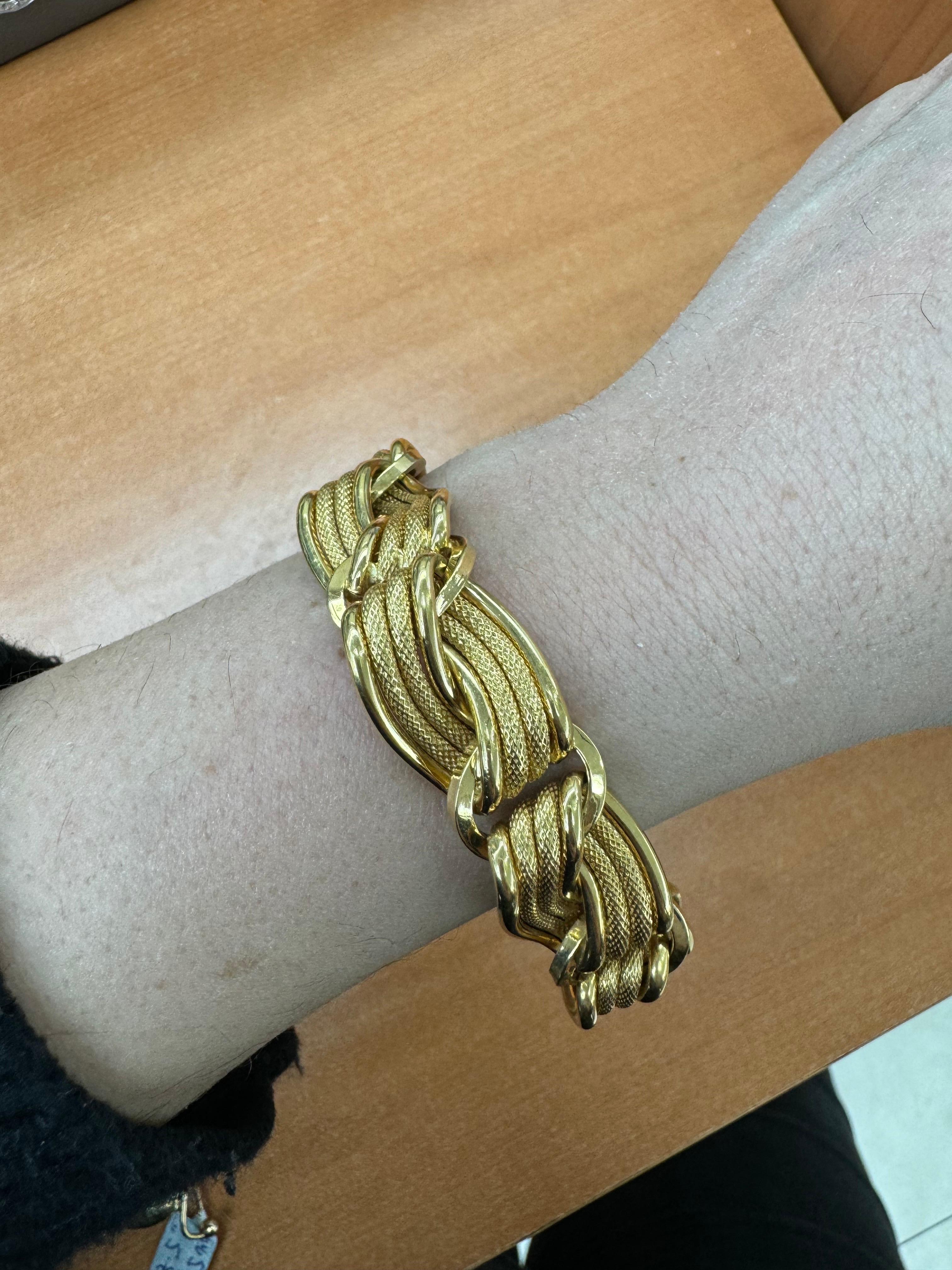 Contemporary 18 Karat Yellow Gold Textured & High Polish Link Bracelet 30.6 Grams 7.5